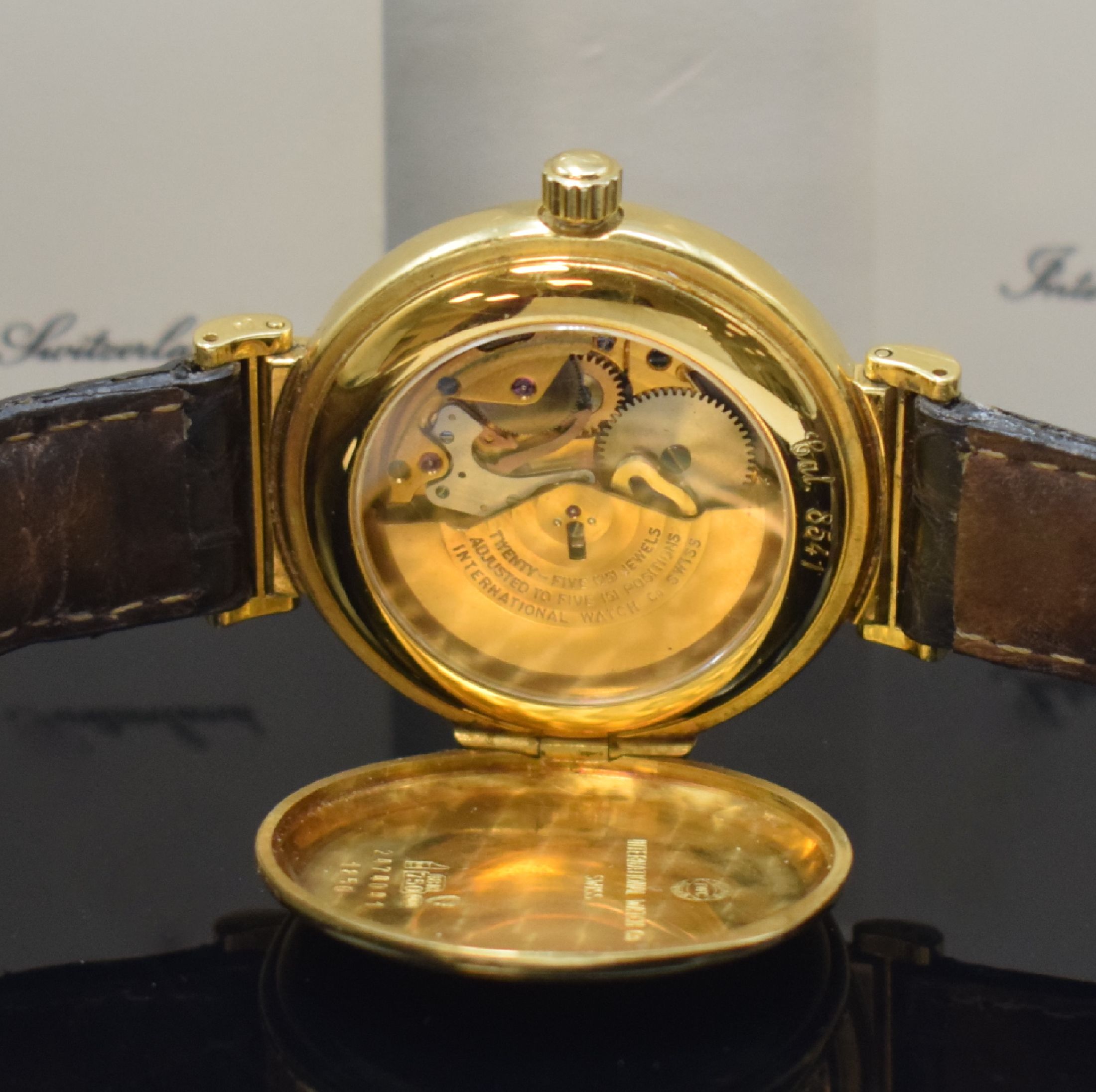 Detail f: IWC Da Vinci Herrenarmbanduhr Referenz 1850 in GG 750/000, Schweiz verk. lt. beil. Pap. 1991, Automatik, aufklappbarer Scharnierboden, Lederband m. ...