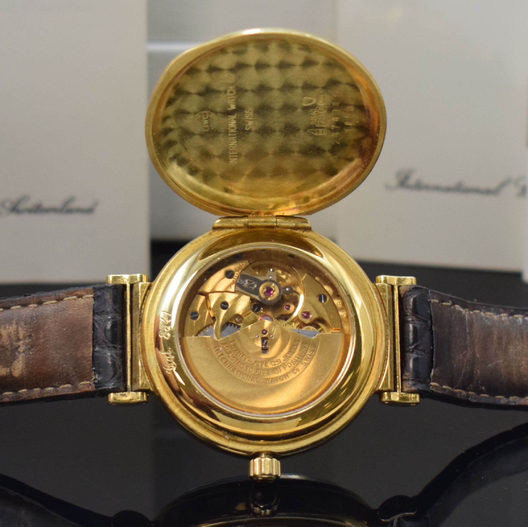 Detail g: IWC Da Vinci Herrenarmbanduhr Referenz 1850 in GG 750/000, Schweiz verk. lt. beil. Pap. 1991, Automatik, aufklappbarer Scharnierboden, Lederband m. ...