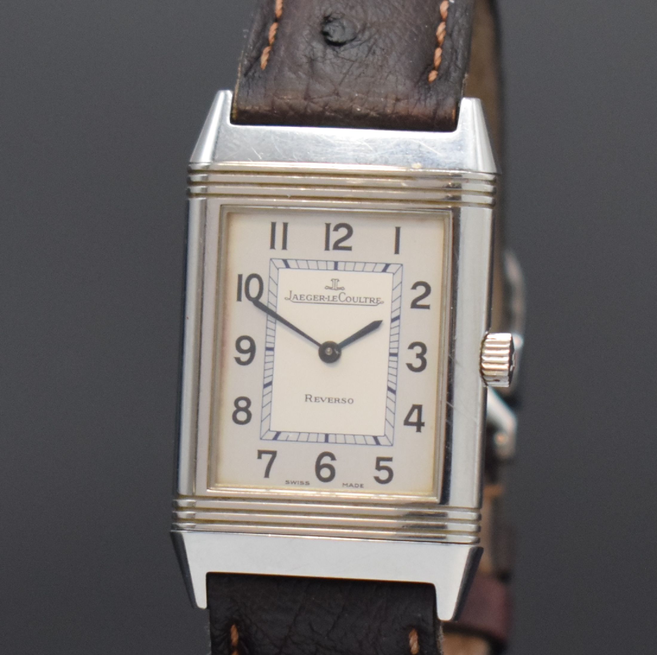Detail a: Jaeger-LeCoultre Reverso Classic Armbanduhr in Stahl Referenz 252.8.86, Schweiz um 2005, Handaufzug, um 180 Grad drehb. Wendegeh., Lederband m. orig. ...