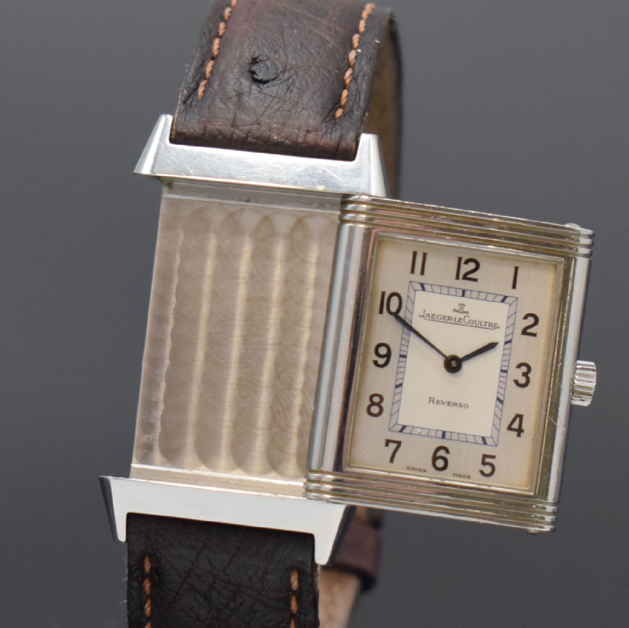 Detail b: Jaeger-LeCoultre Reverso Classic Armbanduhr in Stahl Referenz 252.8.86, Schweiz um 2005, Handaufzug, um 180 Grad drehb. Wendegeh., Lederband m. orig. ...