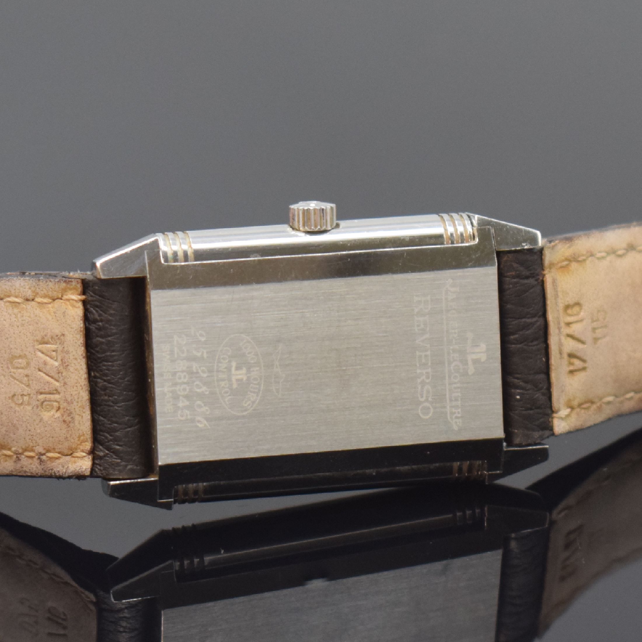 Detail f: Jaeger-LeCoultre Reverso Classic Armbanduhr in Stahl Referenz 252.8.86, Schweiz um 2005, Handaufzug, um 180 Grad drehb. Wendegeh., Lederband m. orig. ...