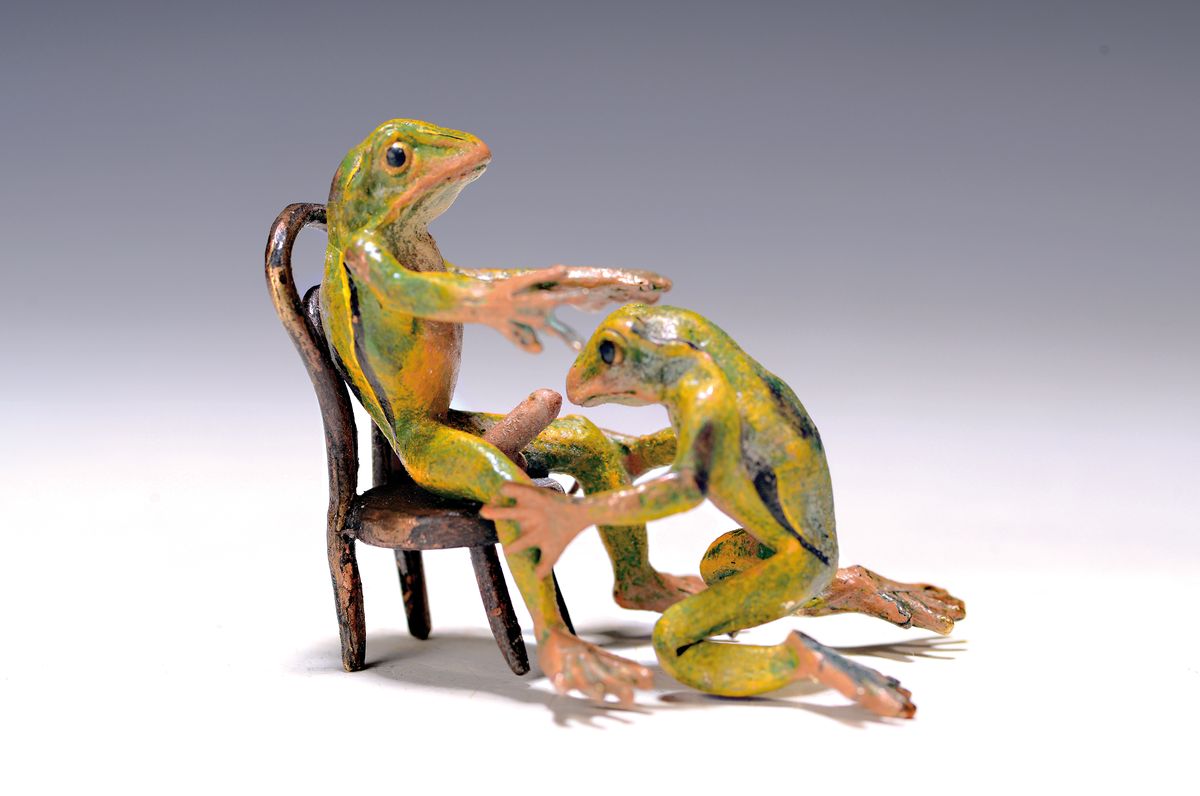 Wiener Bronze, sign., erotisches Froschpaar, bunt staffiert, an einem Fuß ber., H.ca. 5cm