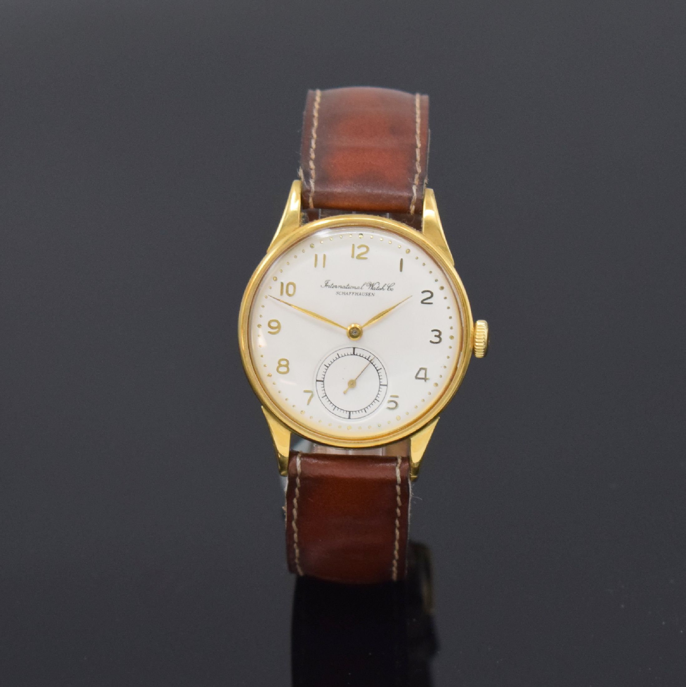 IWC Herrenarmbanduhr in GG 750/000, Handaufzug, Schweiz um 1948, 2-teil. Geh., Boden aufgedr., silb. Zifferbl. rest., Anz. v. Std., Min. und kl. ...