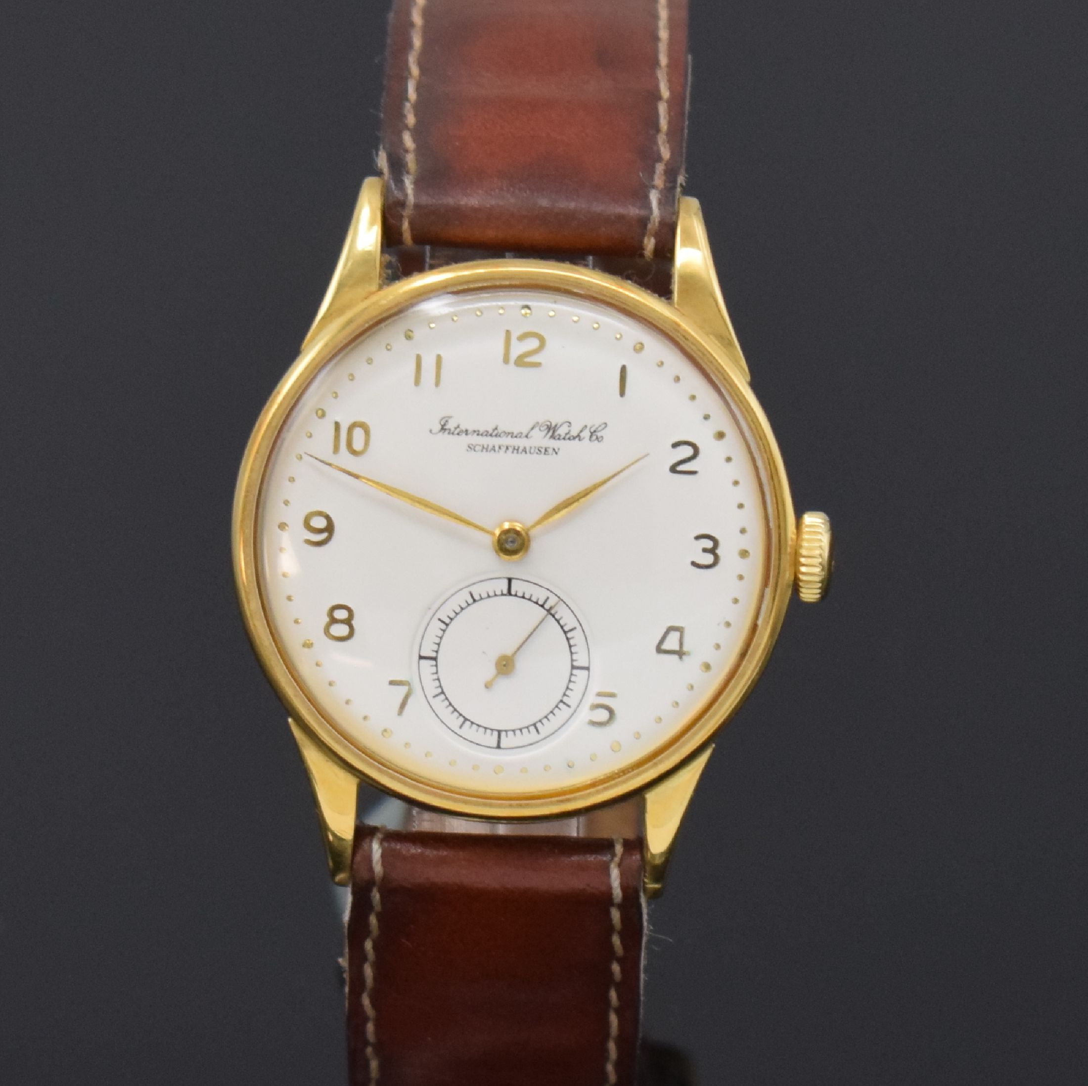 Detail a: IWC Herrenarmbanduhr in GG 750/000, Handaufzug, Schweiz um 1948, 2-teil. Geh., Boden aufgedr., silb. Zifferbl. rest., Anz. v. Std., Min. und kl. ...