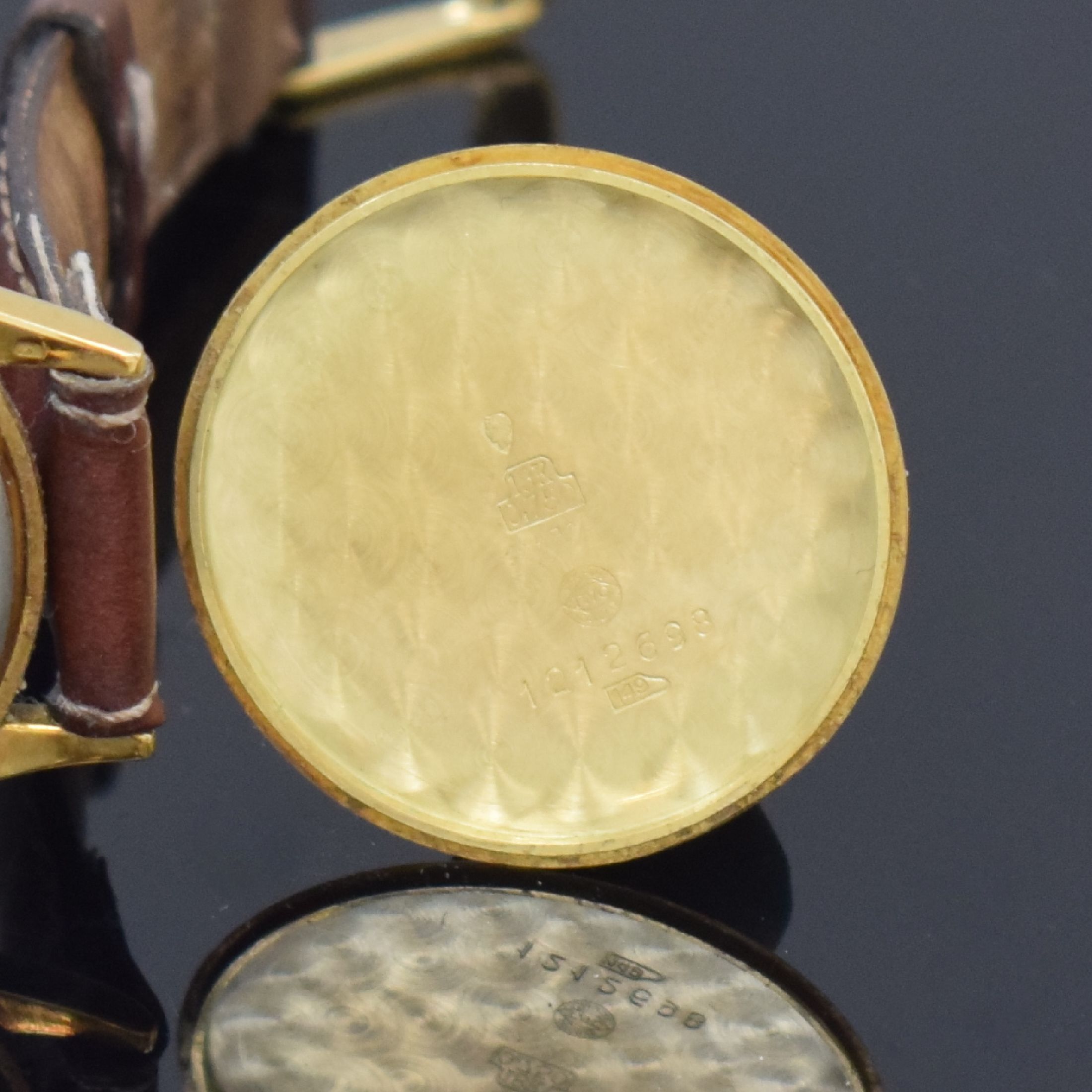 Detail f: IWC Herrenarmbanduhr in GG 750/000, Handaufzug, Schweiz um 1948, 2-teil. Geh., Boden aufgedr., silb. Zifferbl. rest., Anz. v. Std., Min. und kl. ...