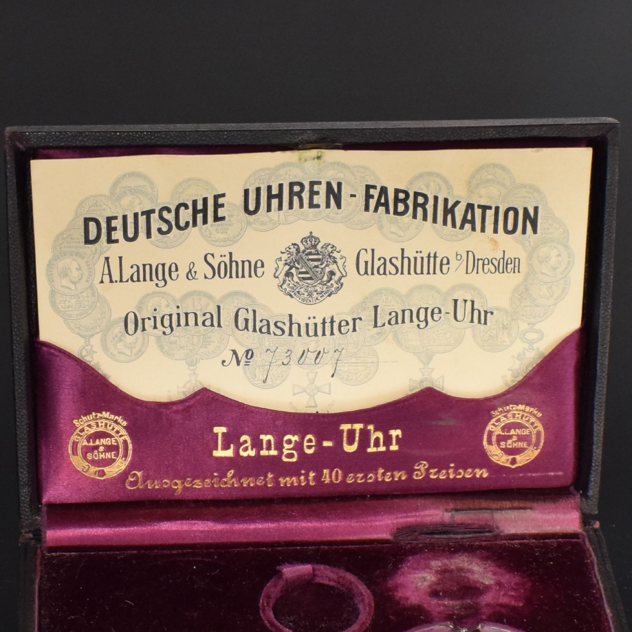 Detail a: Deutsche Uhren-Fabrikation Glashütte Lange-Uhr Etui, Zertifikat-Nr. 73007, Einlassung für Taschenuhr D. ca. 51 mm, Filzdeckel für Ersatzglas ...