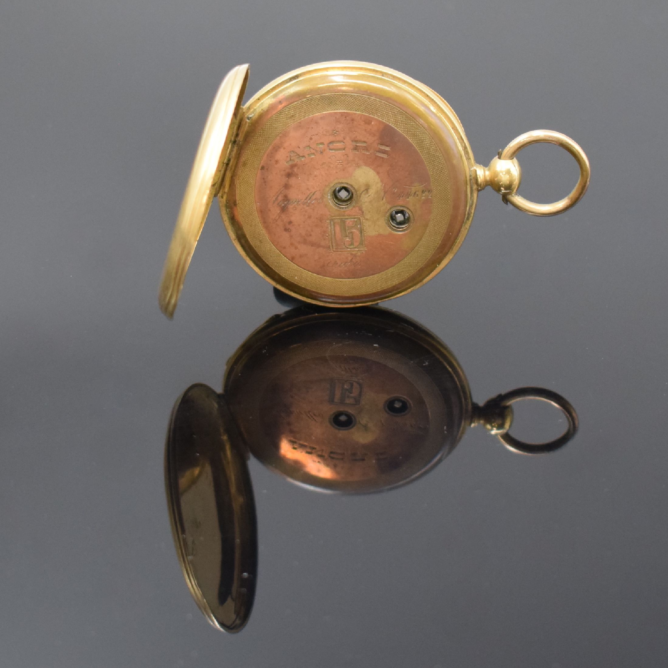 Detail b: Offene Schlüsseltaschenuhr in GG 750/000, Schweiz um 1890, Geh. dell., guill. Rückdeckel m. floral grav., grav. Monogram, Metallcuvette, ...