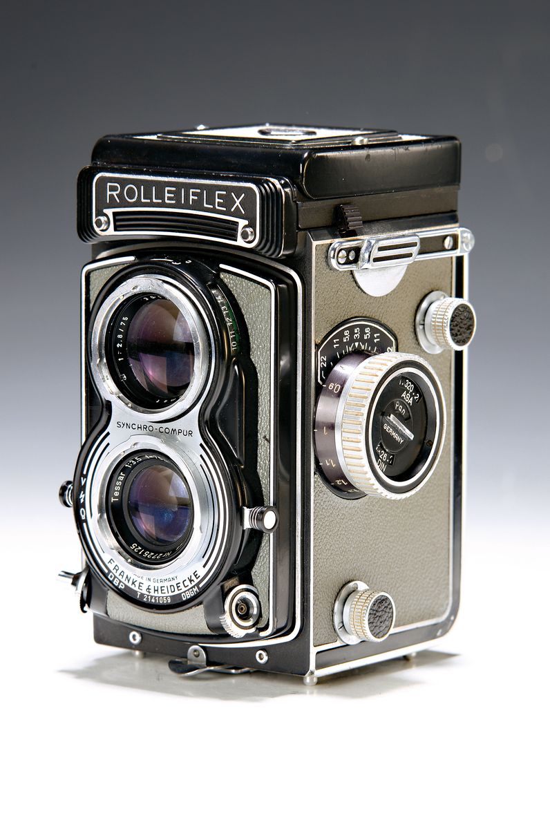 Rolleiflex T1 in grau, Bj. 1958-61, Seriennr. 2141059, graue Vulkanitbespannung, mit Tessar 1:3.5/75mm, Heidosmat 1:2.8/75mm, guter altersgerechter ...
