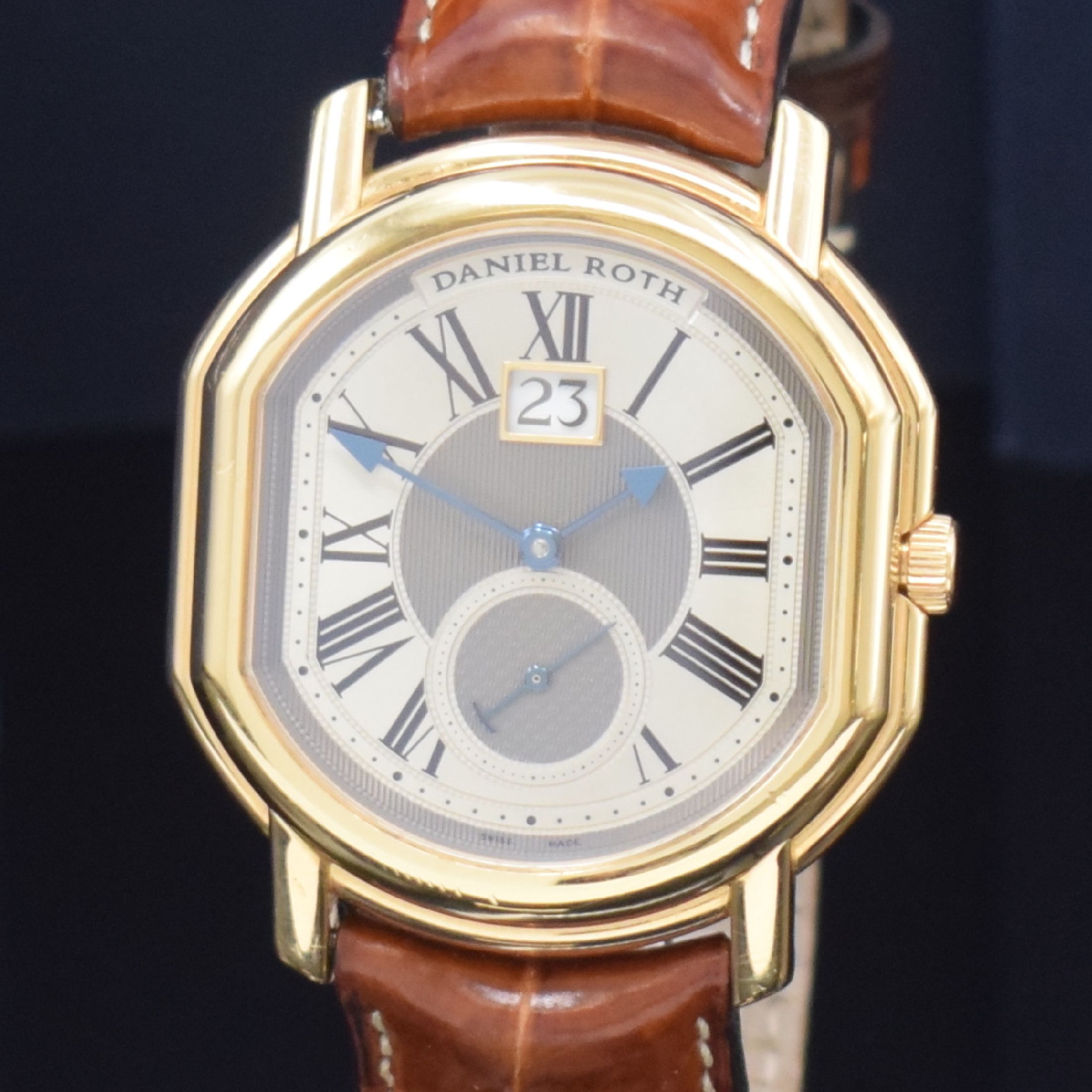 Detail b: DANIEL ROTH Herrenarmbanduhr Serie Datomax in RG 750/000 Referenz 208.X.40.011.CN.BA, Automatik, beids. vergl. Geh., Boden 4-fach verschr., Lederband ...