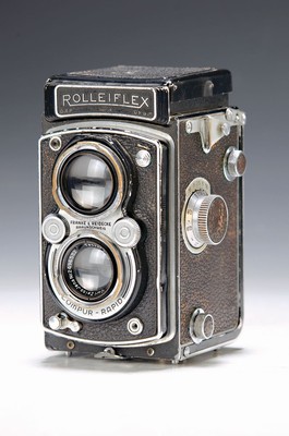 Image 26738643 - Rolleiflex 6x6 RF 111A, 1937-1939, with Compur-Rapid Zeiss Tessar 1:3.5/75mm No. 2496532, often used condition with obvious signs of wear, vulcanite covering on the back partially loosened, no guarantee for the accuracy of the shutter and light meter