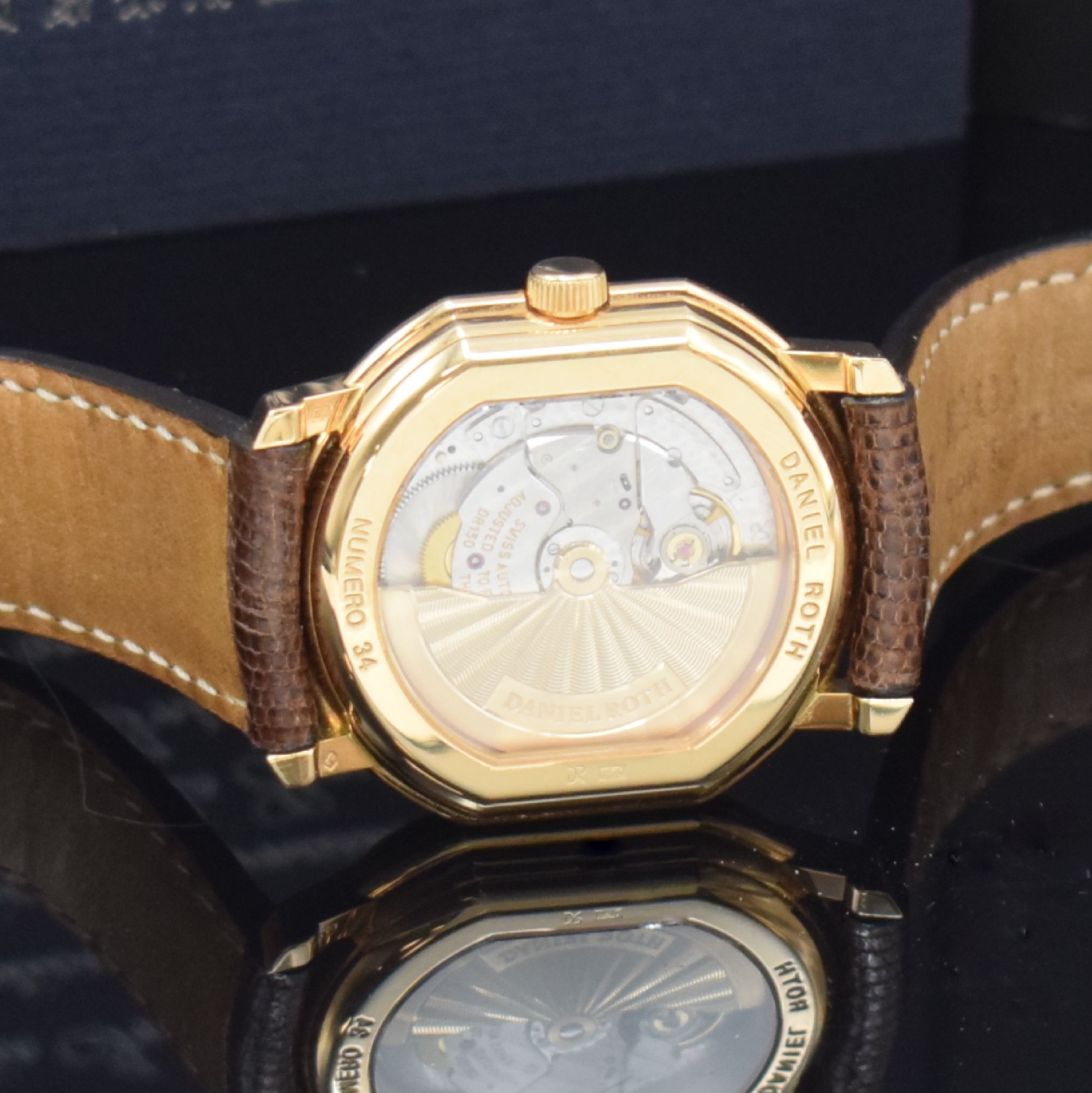 Detail e: DANIEL ROTH Herrenarmbanduhr Serie Datomax in RG 750/000 Referenz 208.L.40.011.CN.BA, Automatik, Schweiz um 2009, beids. vergl. Geh., Boden aufgedr., ...