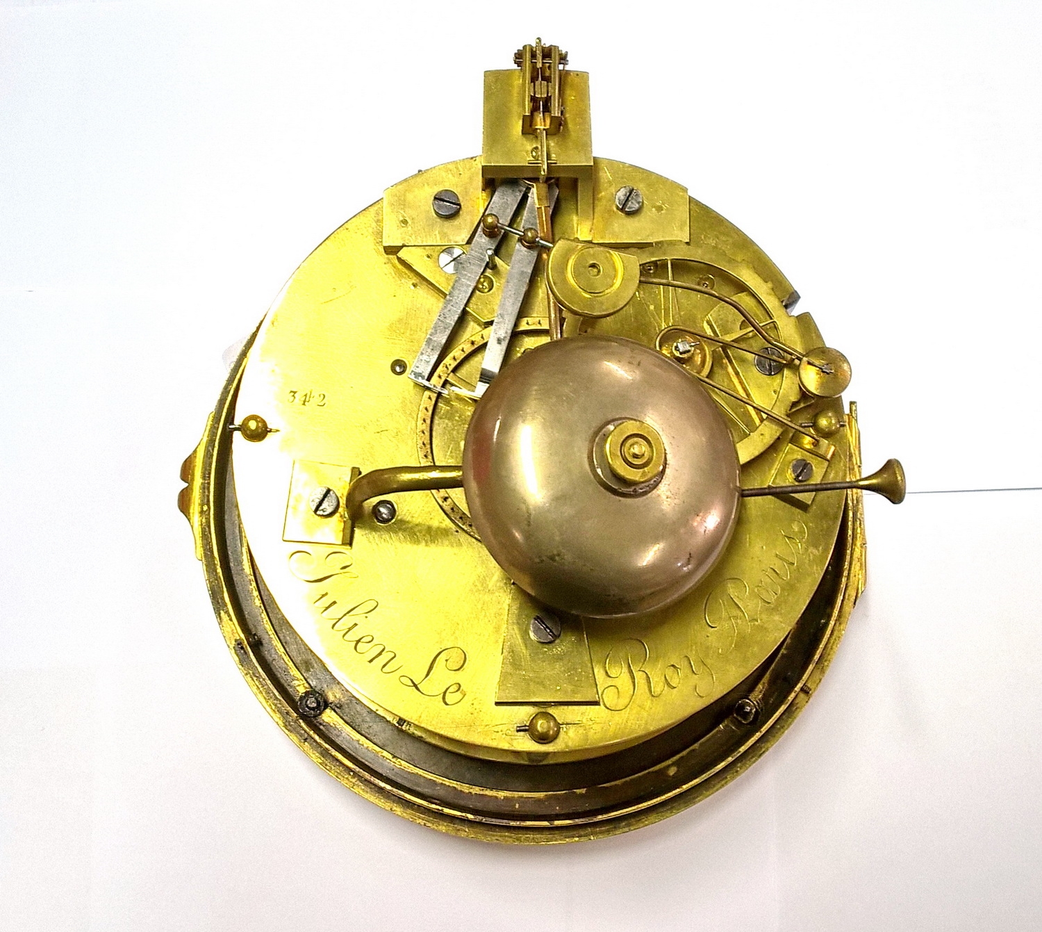 Detail b: Kartelluhr mit Zentralsekunde, Frankreich 18.Jh., massives elegantes Bronzegehäuse, Skulpteur Caffieri (Tardy S. 105/106) unten signert, ...