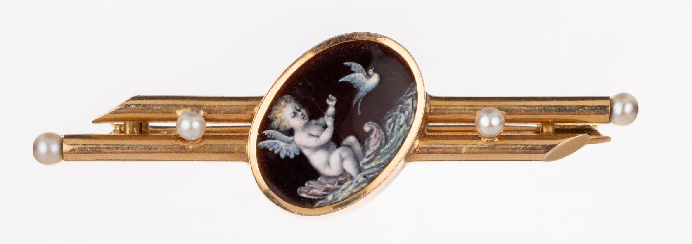 14 kt Gold Perl-Brosche mit Email, GG 585/000 gepr., um 1930, mittig ovale Emailmalerei, Darstellung eines Putto mit Vogel, 4 kl. Zuchtperlen, ca. 5 ...