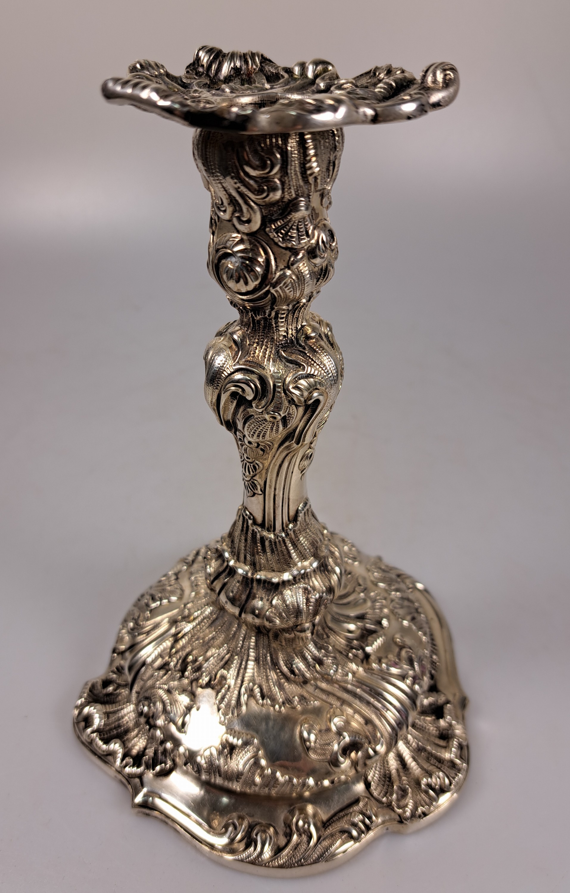 Detail a: Kerzenleuchter, Heinrich Bleyer, Chemnitz, um 1900, 800er Silber, Rokokostil, reich reliefiert, H. ca. 19 cm, ca. 675 g