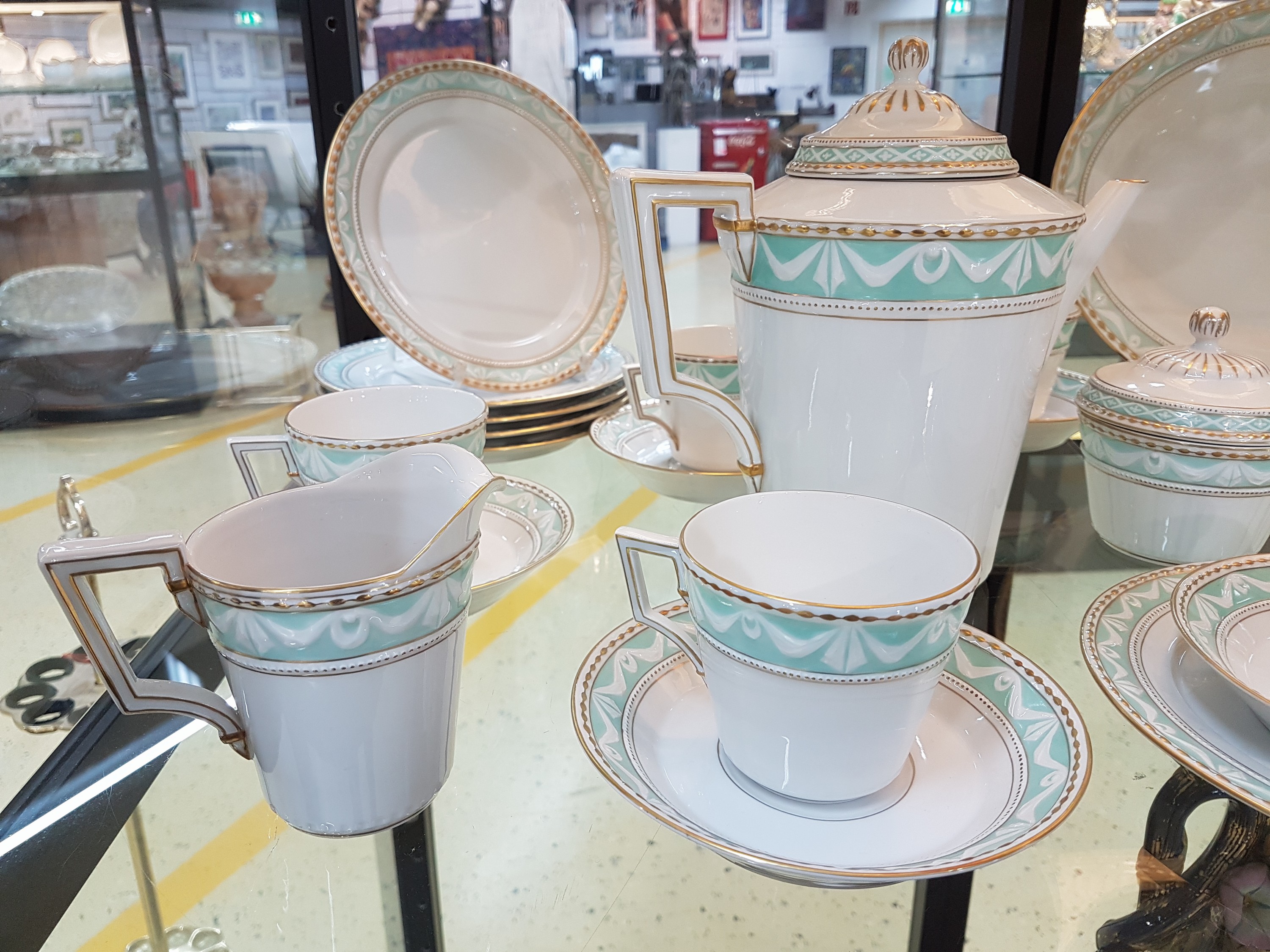 Detail b: 32tlg. Kaffee- und Speiseservice, 6 Personen, Kurland, Porzellan, teilweise türkisfarben und golden gehöht, Kaffeekanne, 6 Tassen mit 6 ...