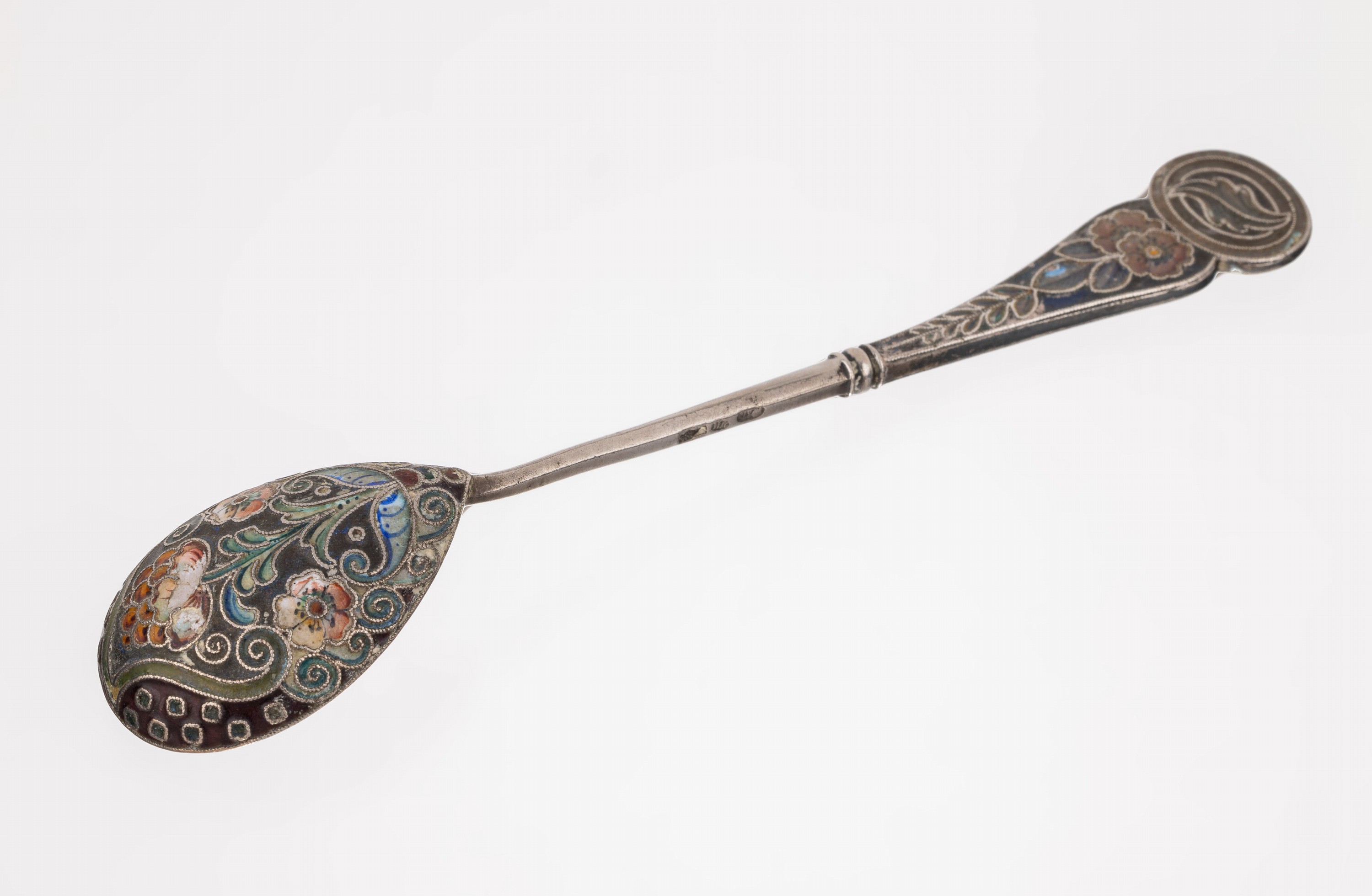 Detail a: Zierlöffel, Russland um 1900-1908, 84er Silber, Handhabe und Laffenrückseite mit Cloisonne-Email, florale Darstellungen, Blütennachträglich ...