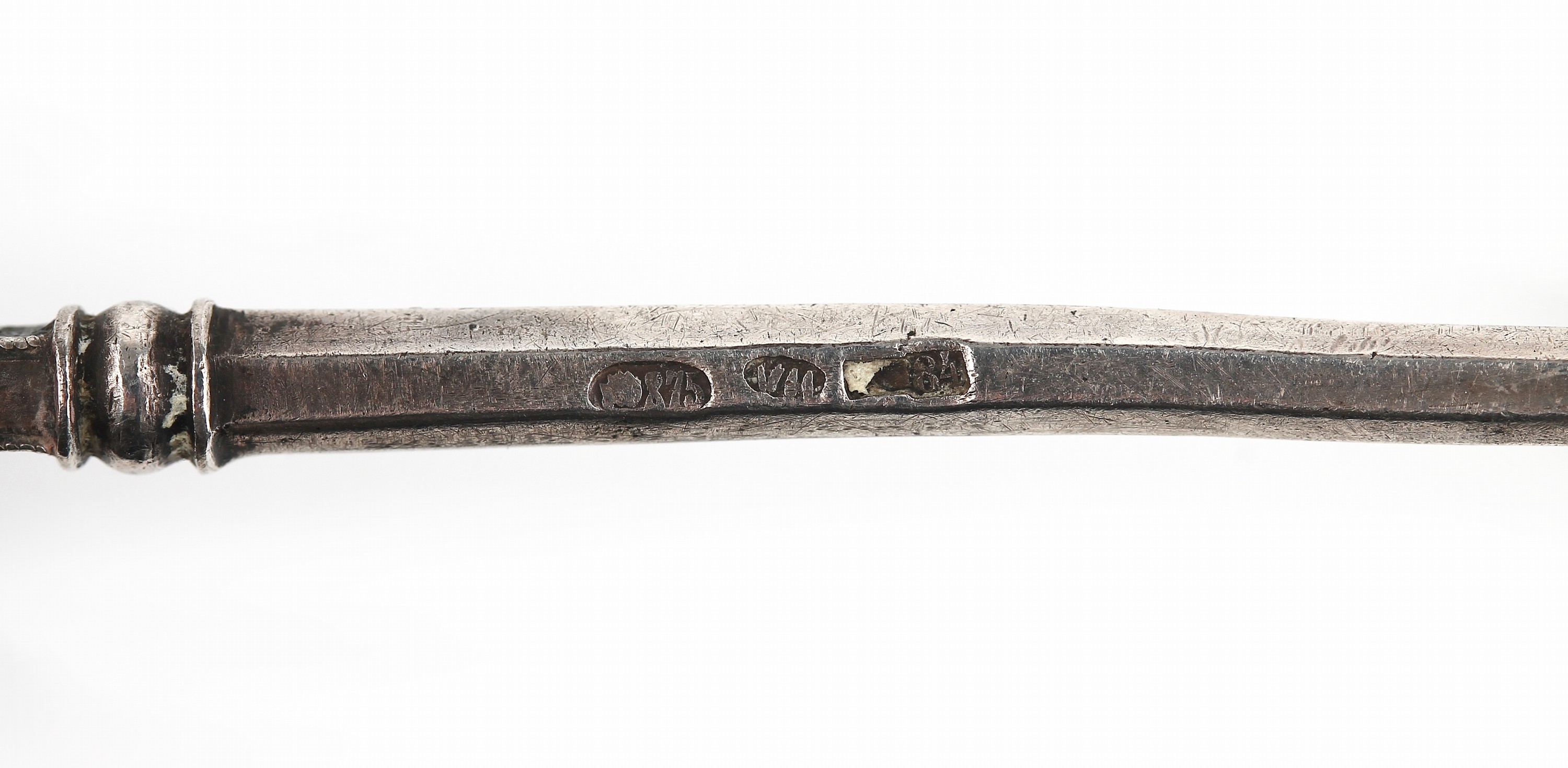 Detail d: Zierlöffel, Russland um 1900-1908, 84er Silber, Handhabe und Laffenrückseite mit Cloisonne-Email, florale Darstellungen, Blütennachträglich ...