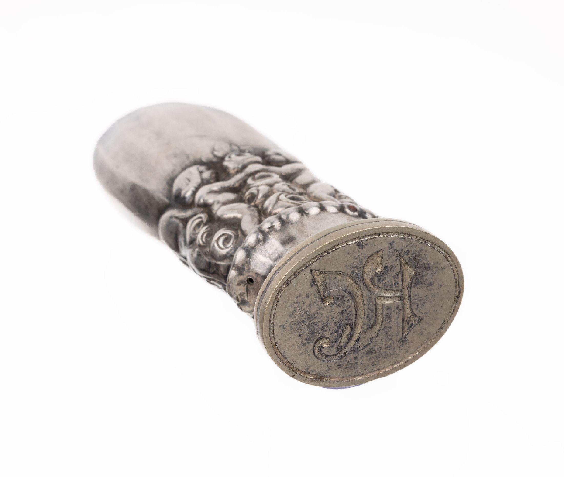 Petschaft, um 1900, Silber gepr., wohl deutsch, H. ca. 8 cm, Darstellung eines Kinderreigen mit Blüten, liebliche Darstellung, Platte mit eingrav. ...