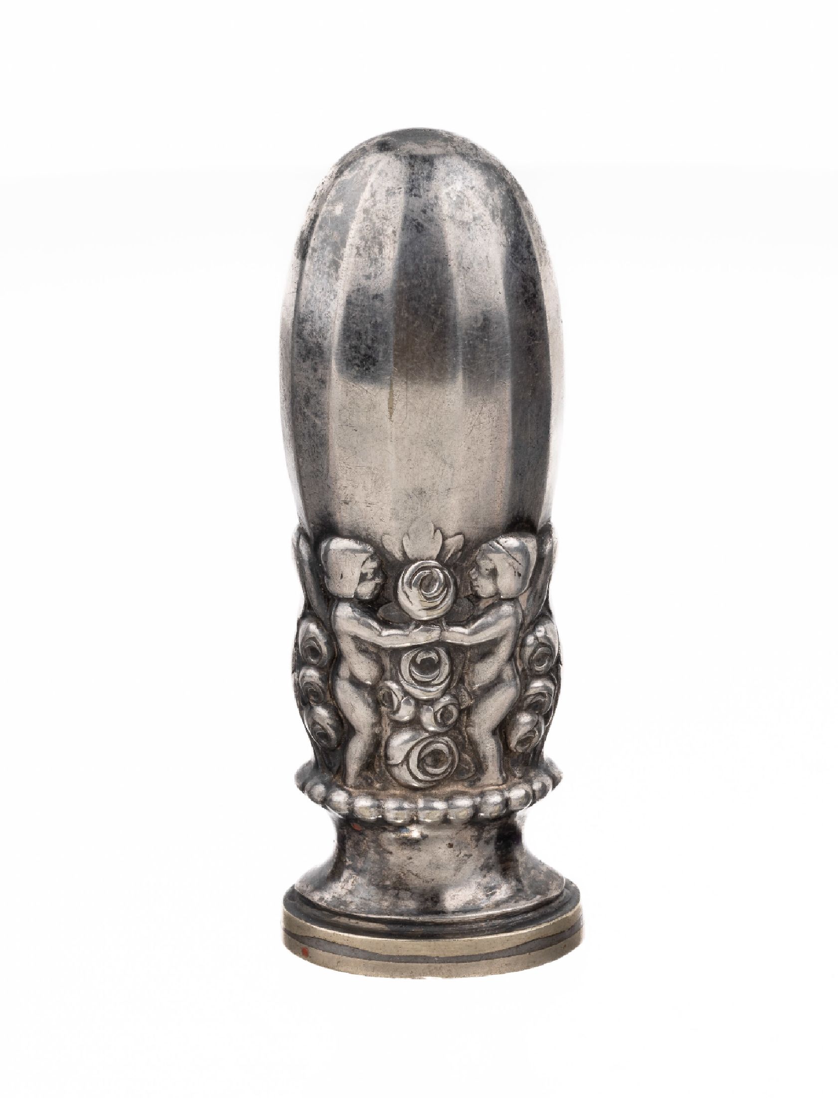 Detail a: Petschaft, um 1900, Silber gepr., wohl deutsch, H. ca. 8 cm, Darstellung eines Kinderreigen mit Blüten, liebliche Darstellung, Platte mit eingrav. ...