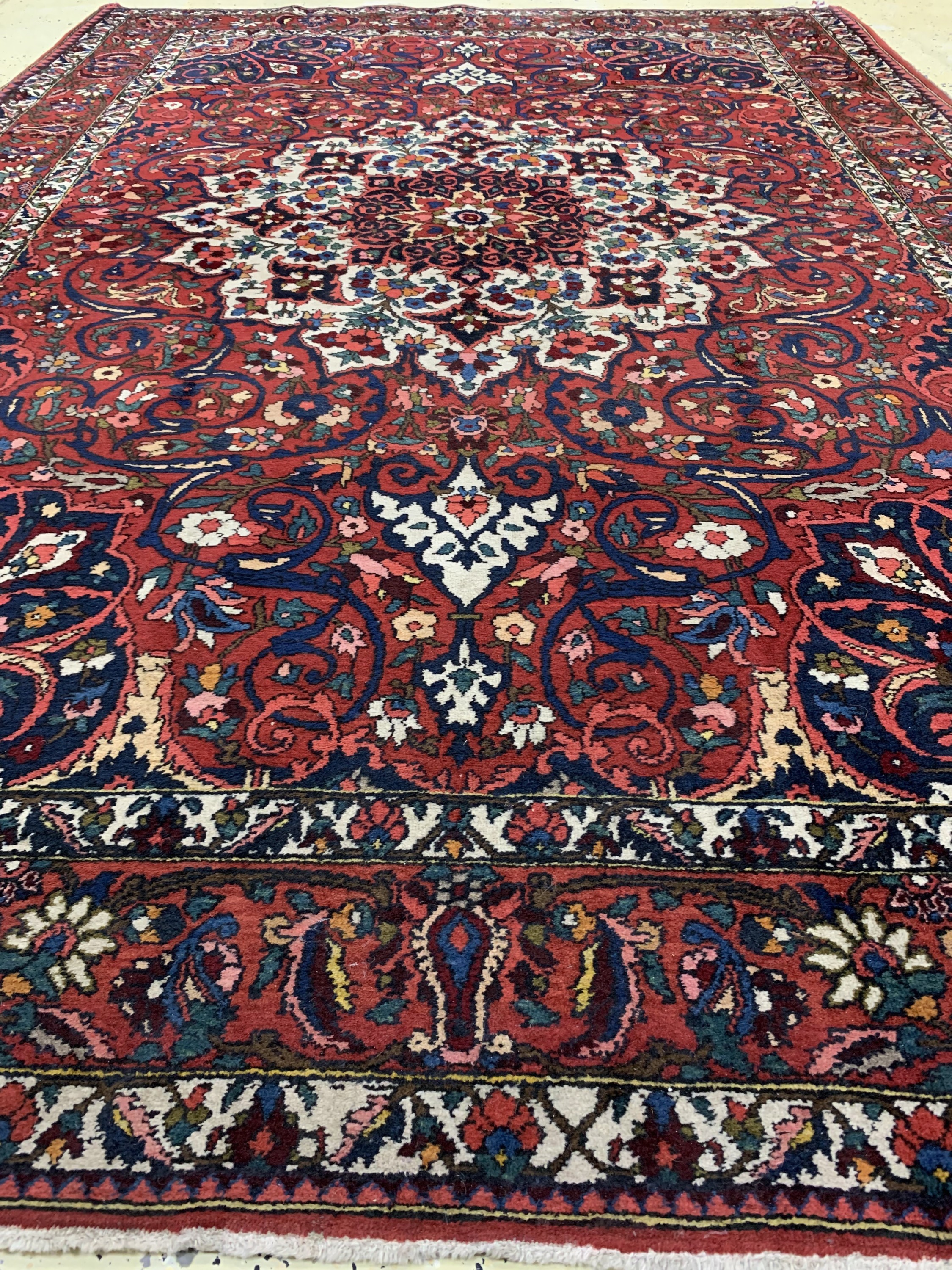 Detail d: Bachtiar, Persien, um 1960, Wolle auf Baumwolle, ca. 306 x 216 cm, EHZ: 2-3