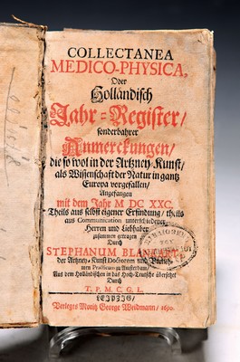 Image 26739314 - Steven Blankaart (1650-1704): Collectanea Medico-Physica der holländisch Jahr-Register sonderbahrer Anmerckungen, Moritz George Weidmann 1690, in three parts: 581 p. + 375 p. + 158 p., illustrated with 16 full-page copperplate engravings, damaged cardboard cover, browned throughout