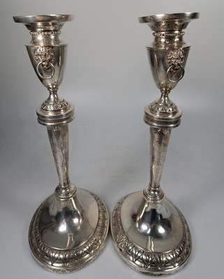 26739351a - Pair of classicism silver candlesticks, Augsburg, Johann Christian Neuss (1766-1803), year mark 1802, silver, oval plinth with leaf tip frieze, smooth conical shaft, spout in the form of a crater vase with a pair of lion heads, l. bent, height approx. 26.5 cm each, master's mark ICN in the oval, 676g
