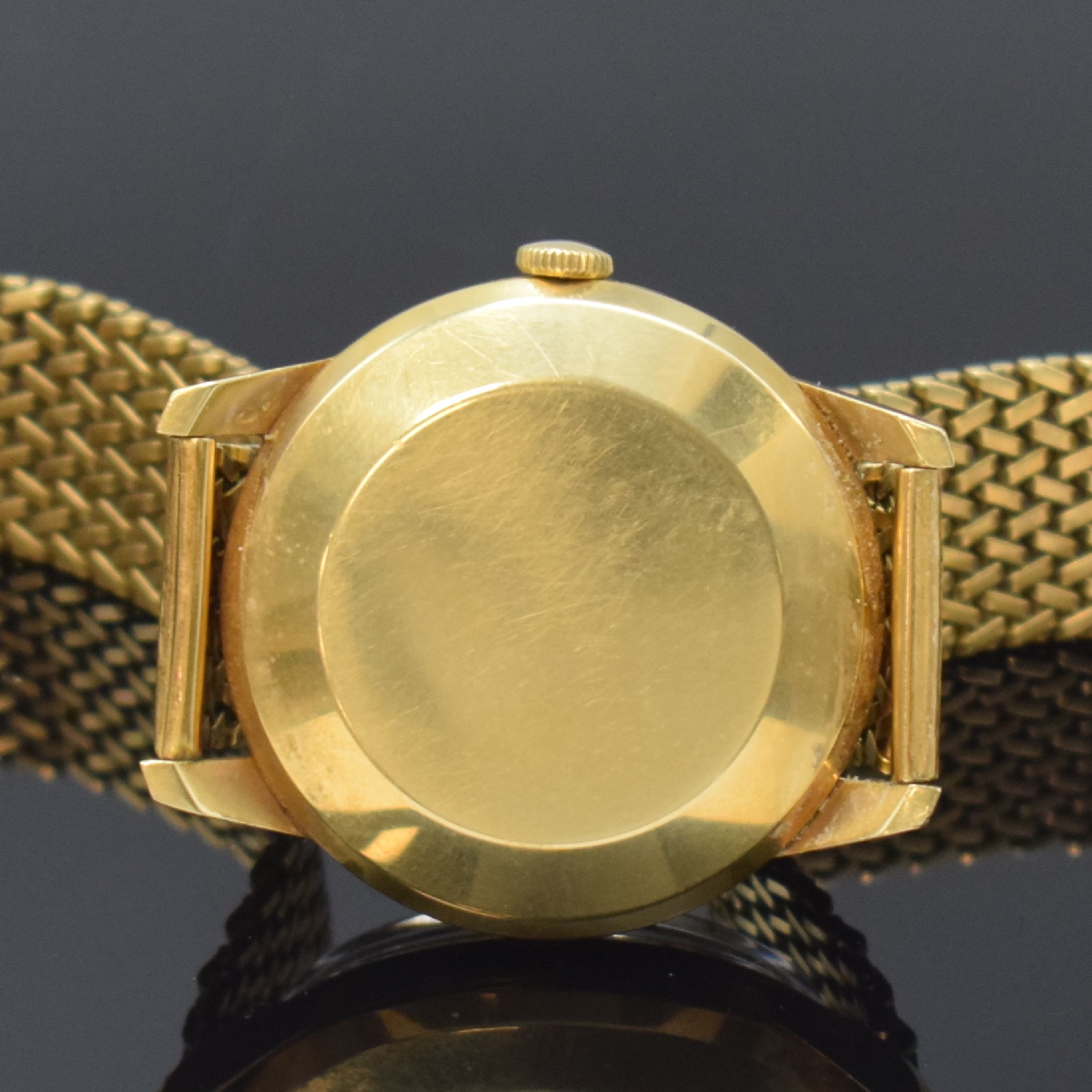 Detail d: IWC Herrenarmbanduhr in GG 750/000, Schweiz um 1957, Automatik, 3-teil. Geh., neutr. GG 750/000 Gliederband, Boden und Glasrand aufgedr., silb. ...