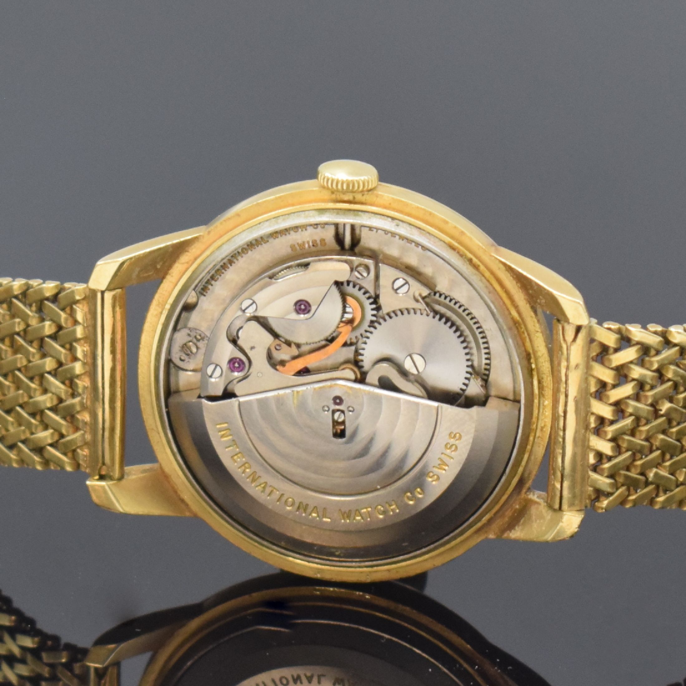 Detail e: IWC Herrenarmbanduhr in GG 750/000, Schweiz um 1957, Automatik, 3-teil. Geh., neutr. GG 750/000 Gliederband, Boden und Glasrand aufgedr., silb. ...
