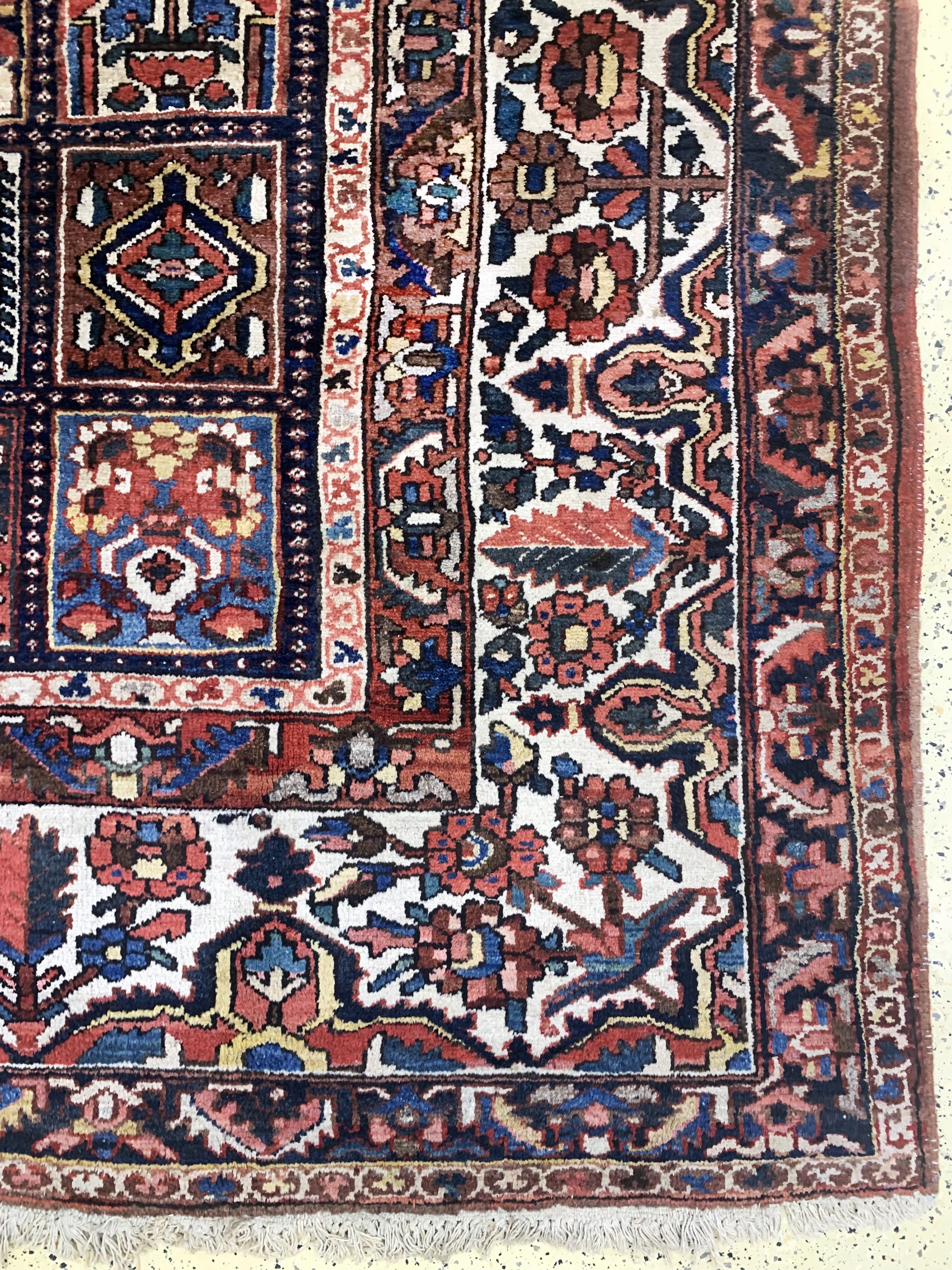 Detail a: Felder-Bachtiar alt, Persien, Mitte 20.Jhd,Wolle auf Baumwolle, ca. 450 x 350 cm, EHZ: 2