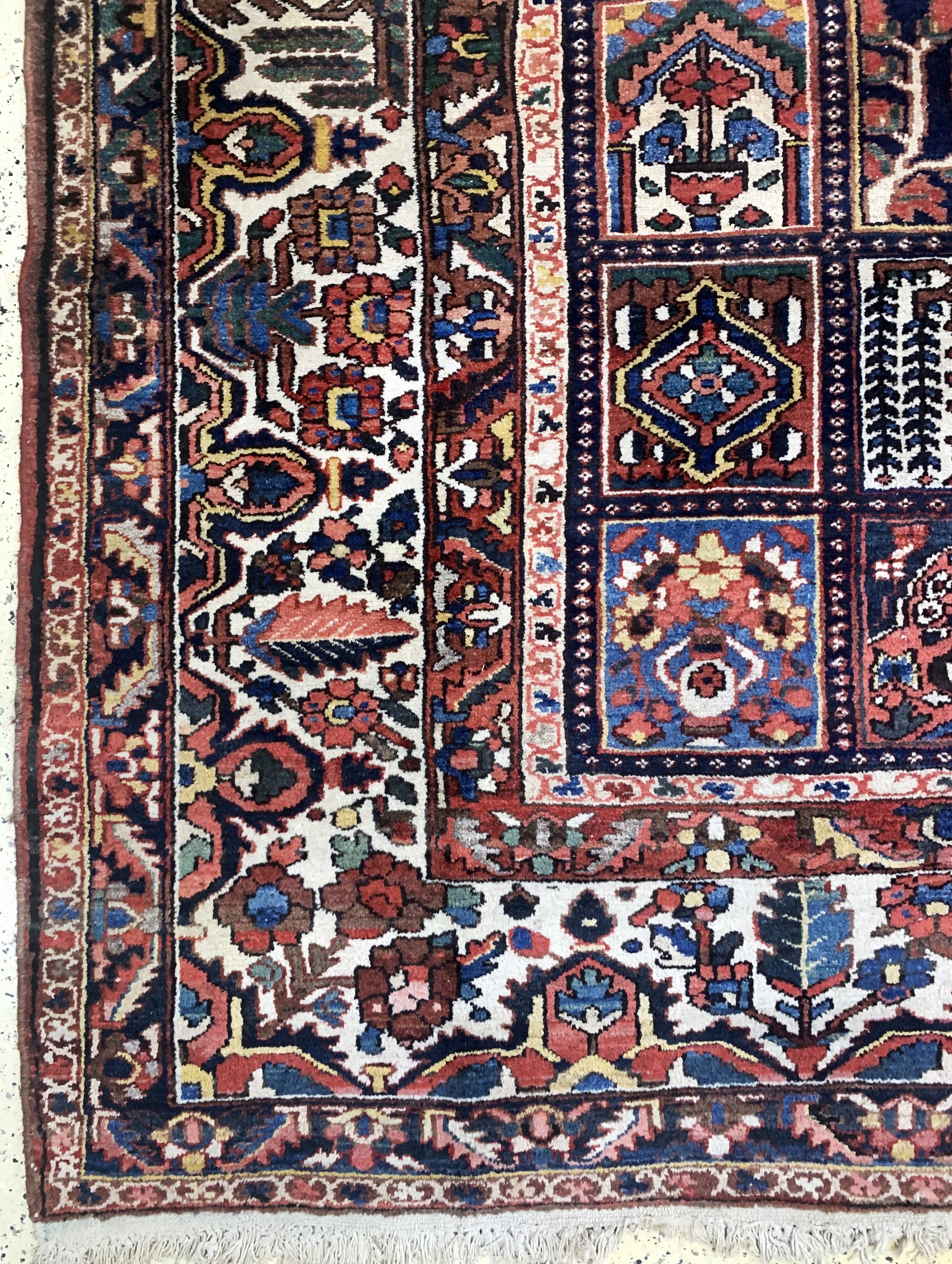 Detail b: Felder-Bachtiar alt, Persien, Mitte 20.Jhd,Wolle auf Baumwolle, ca. 450 x 350 cm, EHZ: 2