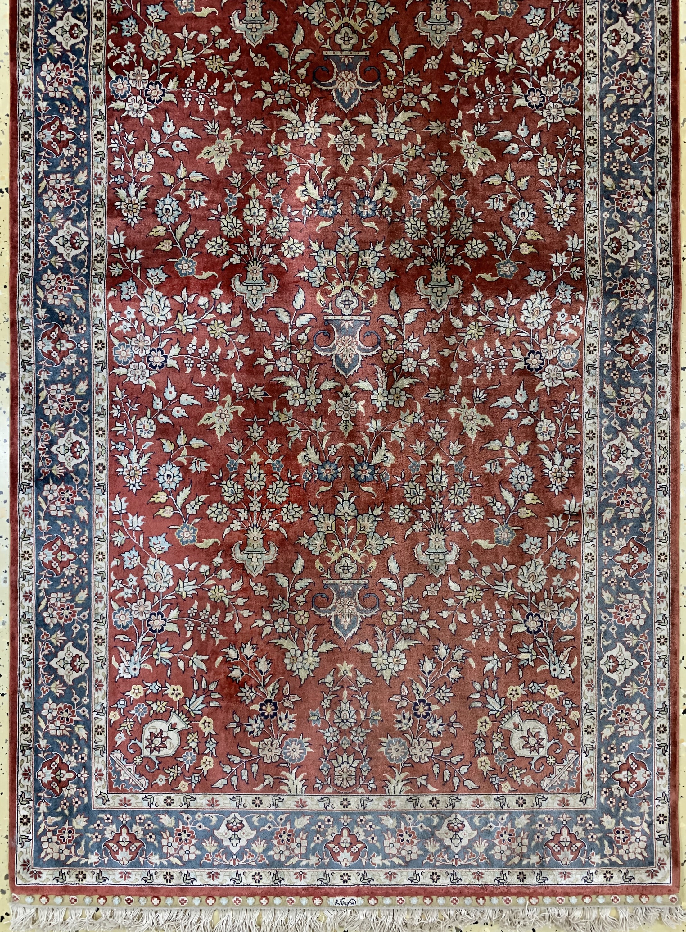 Detail a: Hereke Seide fein, China, ca. 40 Jahre, reine Naturseide, ca. 368 x 79 cm, ca. 1,0 Mio. Kn/qm, Reinigungsbedürftig, EHZ: 2