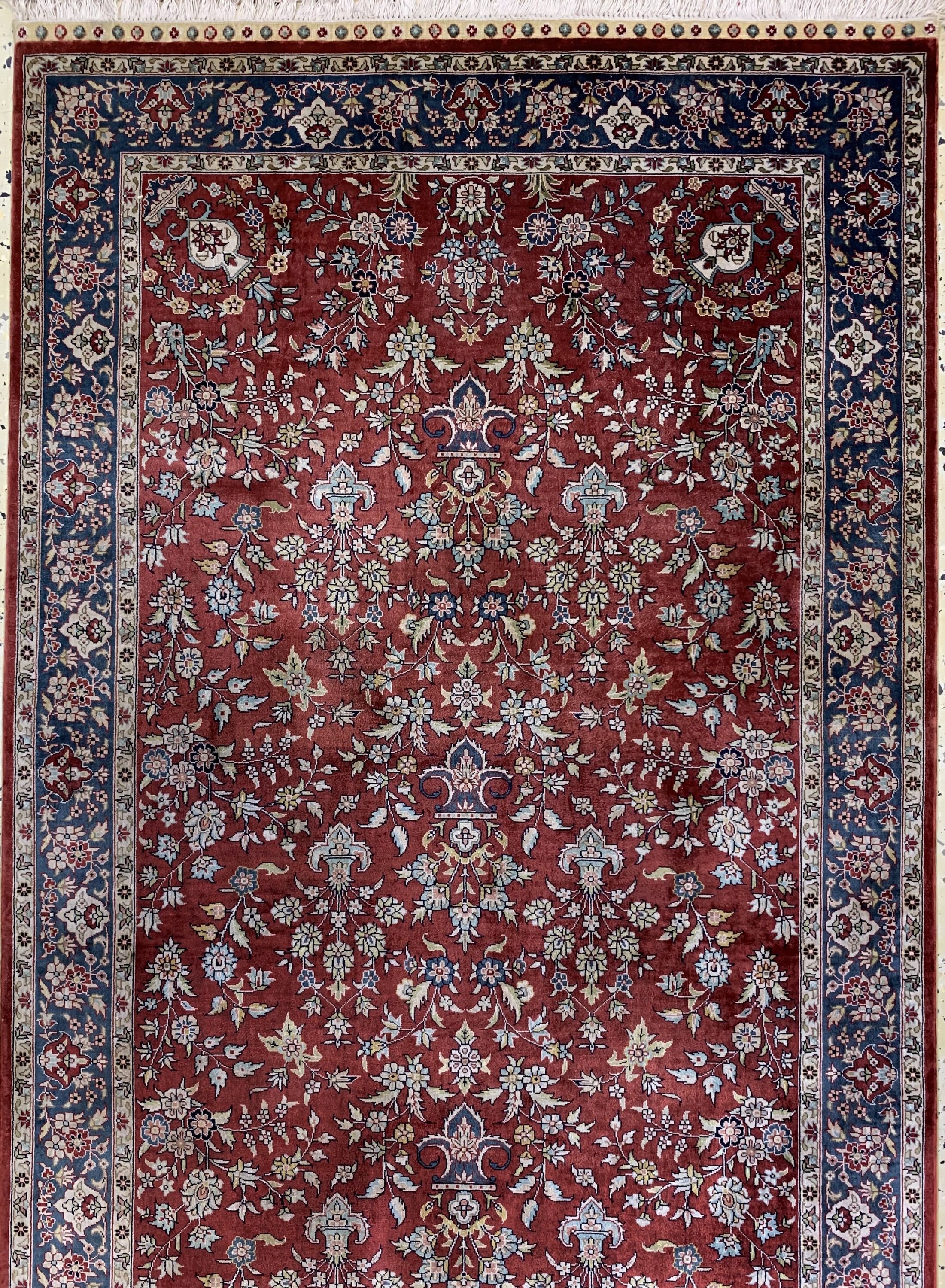 Detail c: Hereke Seide fein, China, ca. 40 Jahre, reine Naturseide, ca. 368 x 79 cm, ca. 1,0 Mio. Kn/qm, Reinigungsbedürftig, EHZ: 2
