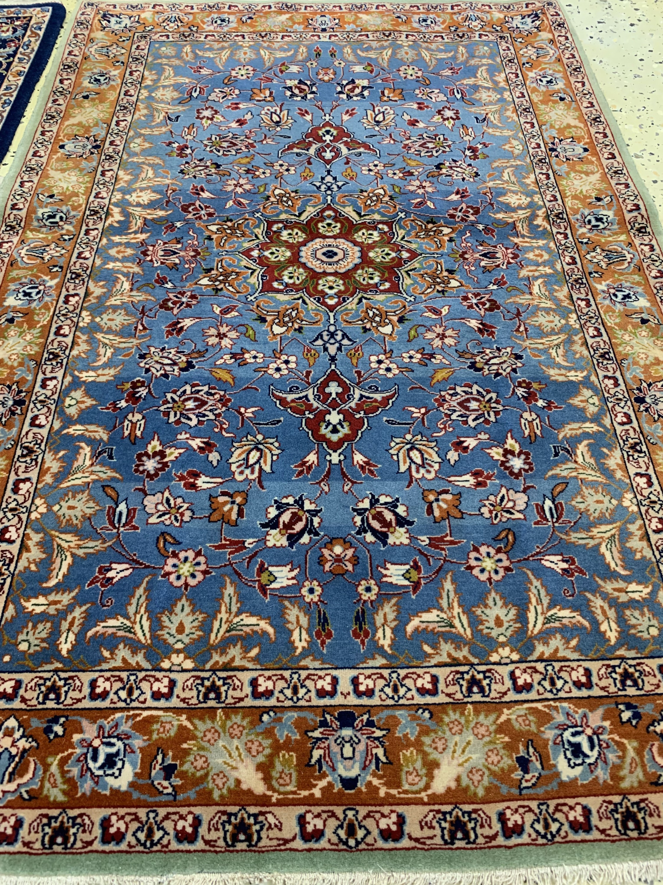 Detail e: 1 Paar Esfahan fein, Persien, um 1960, Korkwolle auf Seide, ca. 105 x 68 cm, ca. 1,0 Mio. Kn/qm, EHZ: 1-2(Abrasch)