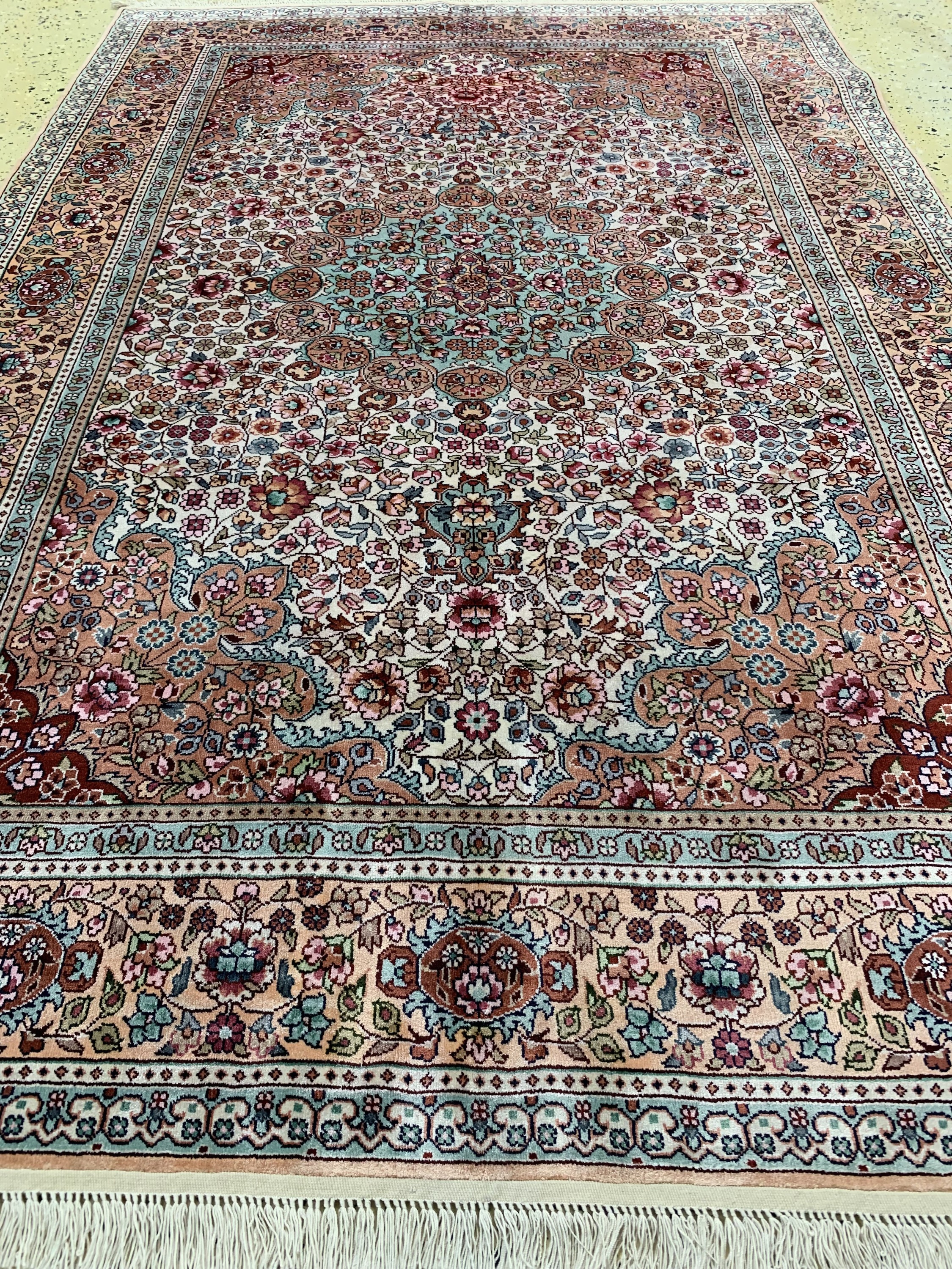 Detail d: Kaschmir, Indien, ca. 40 Jahre, merzerisierte Baumwolle, ca. 185 x 125 cm, EHZ: 2