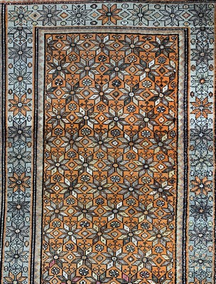 Image 26740566a - Hamadan old, Persia, around 1940, wool on cotton, approx. 313 x 104 cm, condition: 2-3. Rugs, Carpets & Flatweaves