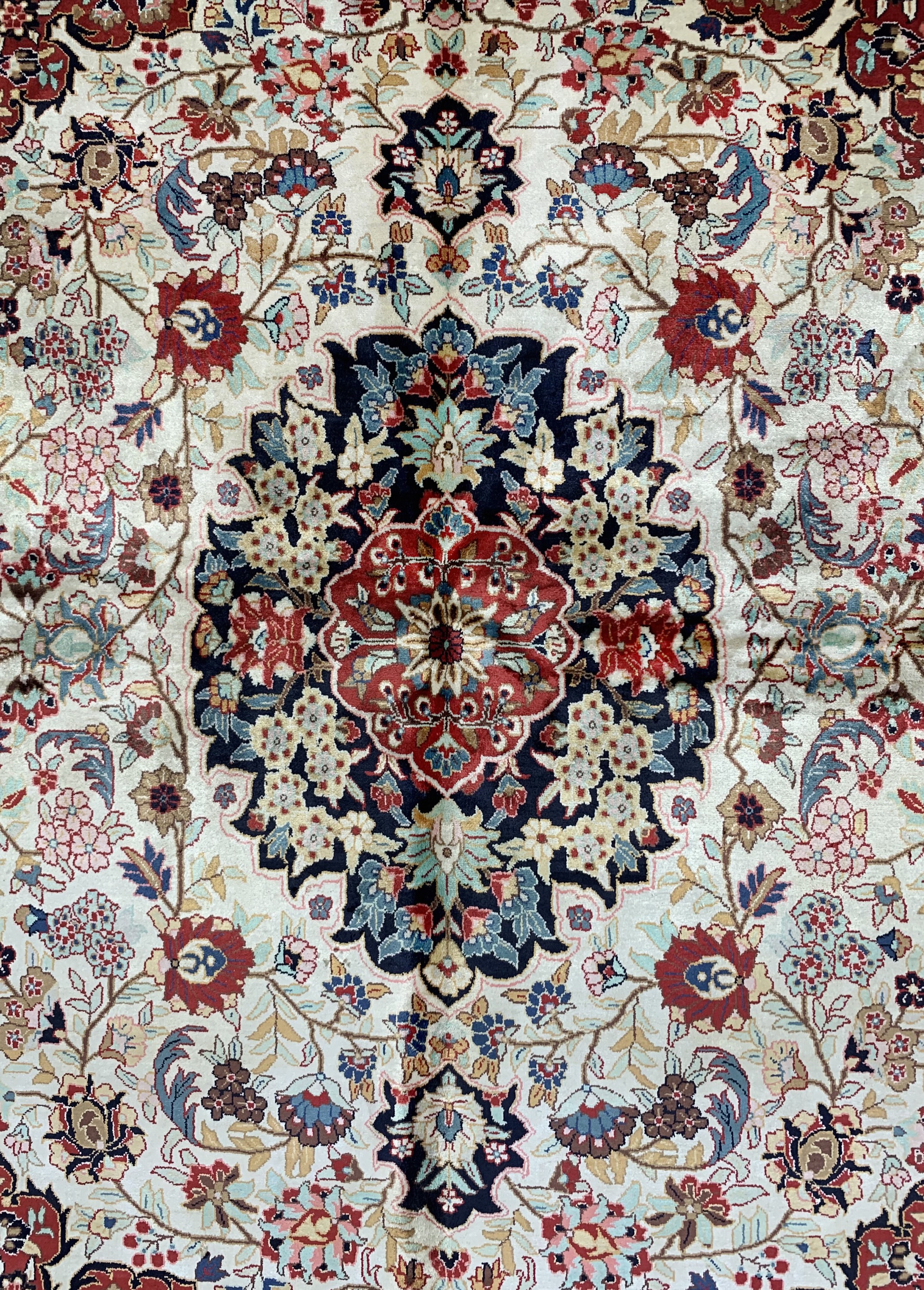 Detail b: China Seide, ca. 40 Jahre, Seide auf Baumwolle, ca. 208 x 136 cm, EHZ: 2