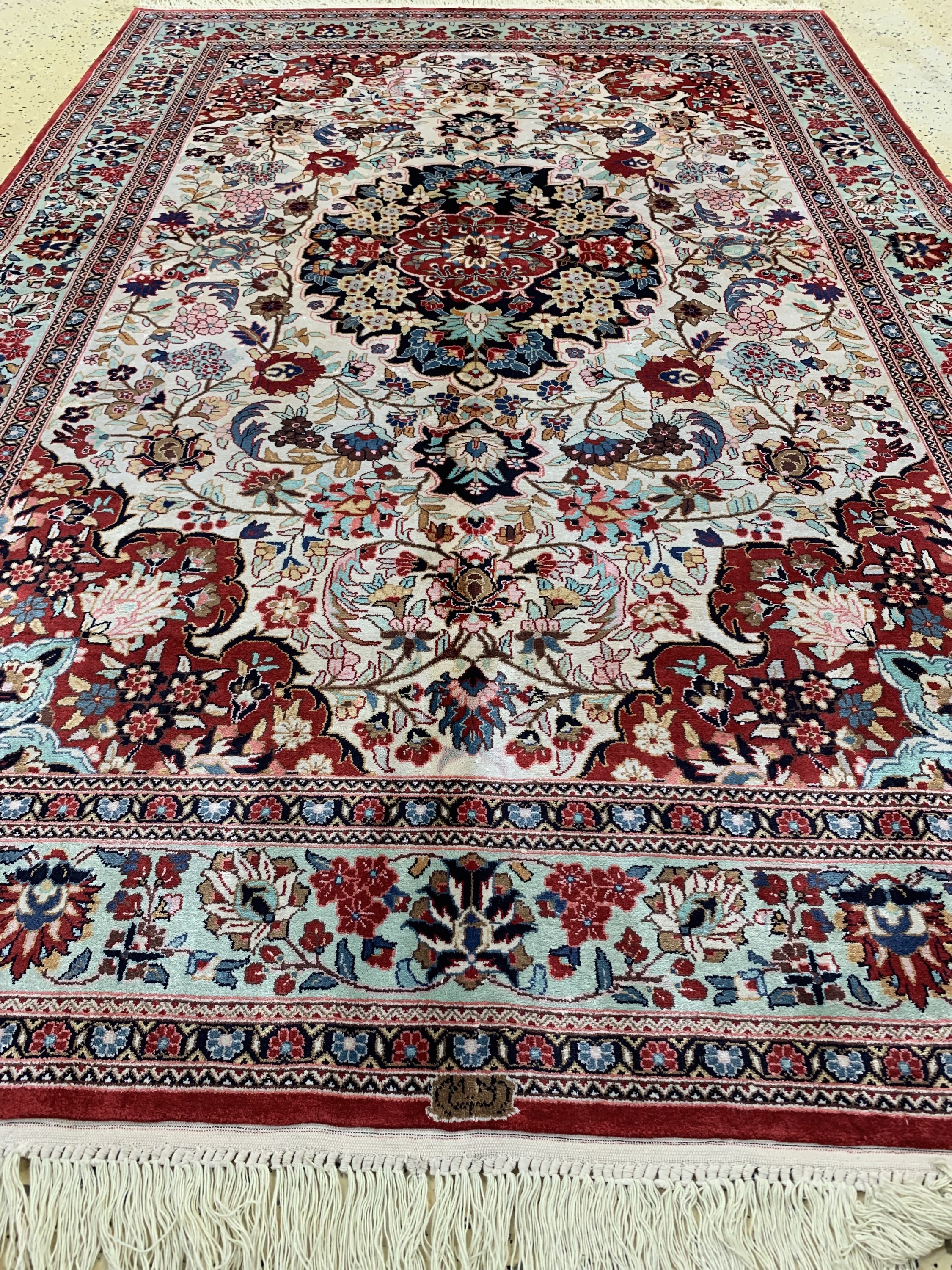 Detail d: China Seide, ca. 40 Jahre, Seide auf Baumwolle, ca. 208 x 136 cm, EHZ: 2