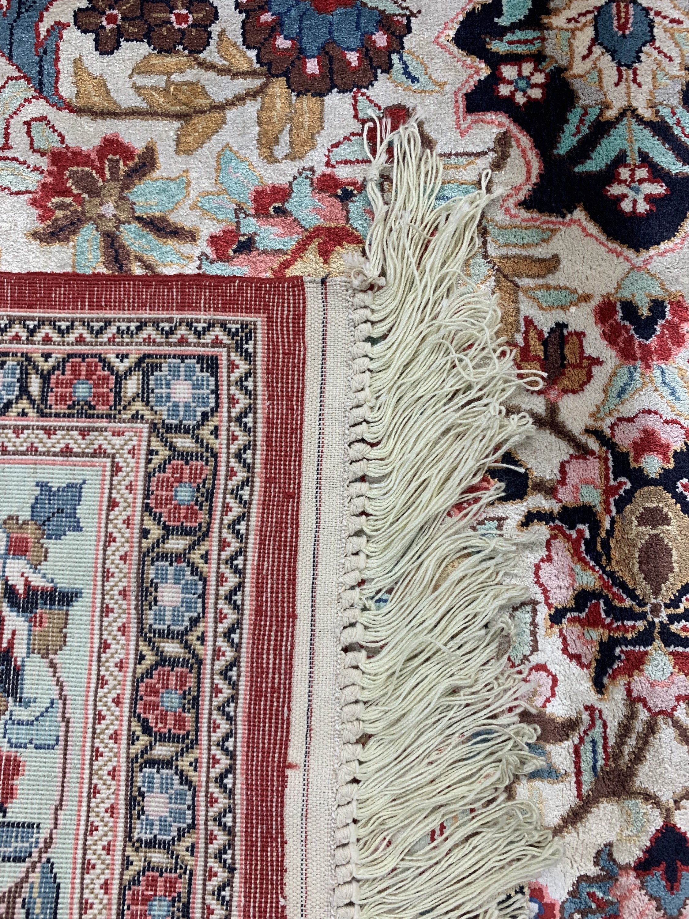 Detail e: China Seide, ca. 40 Jahre, Seide auf Baumwolle, ca. 208 x 136 cm, EHZ: 2