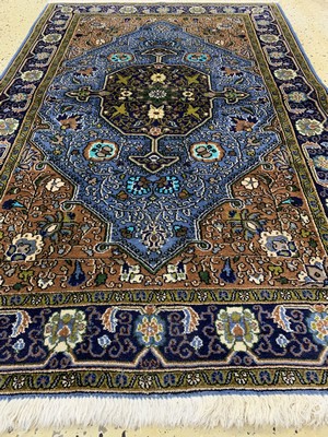 26740689d - Qum old, Persia, approx. 60 years, wool with silk, approx. 163 x 108 cm, condition: 1-2. Rugs, Carpets & Flatweaves