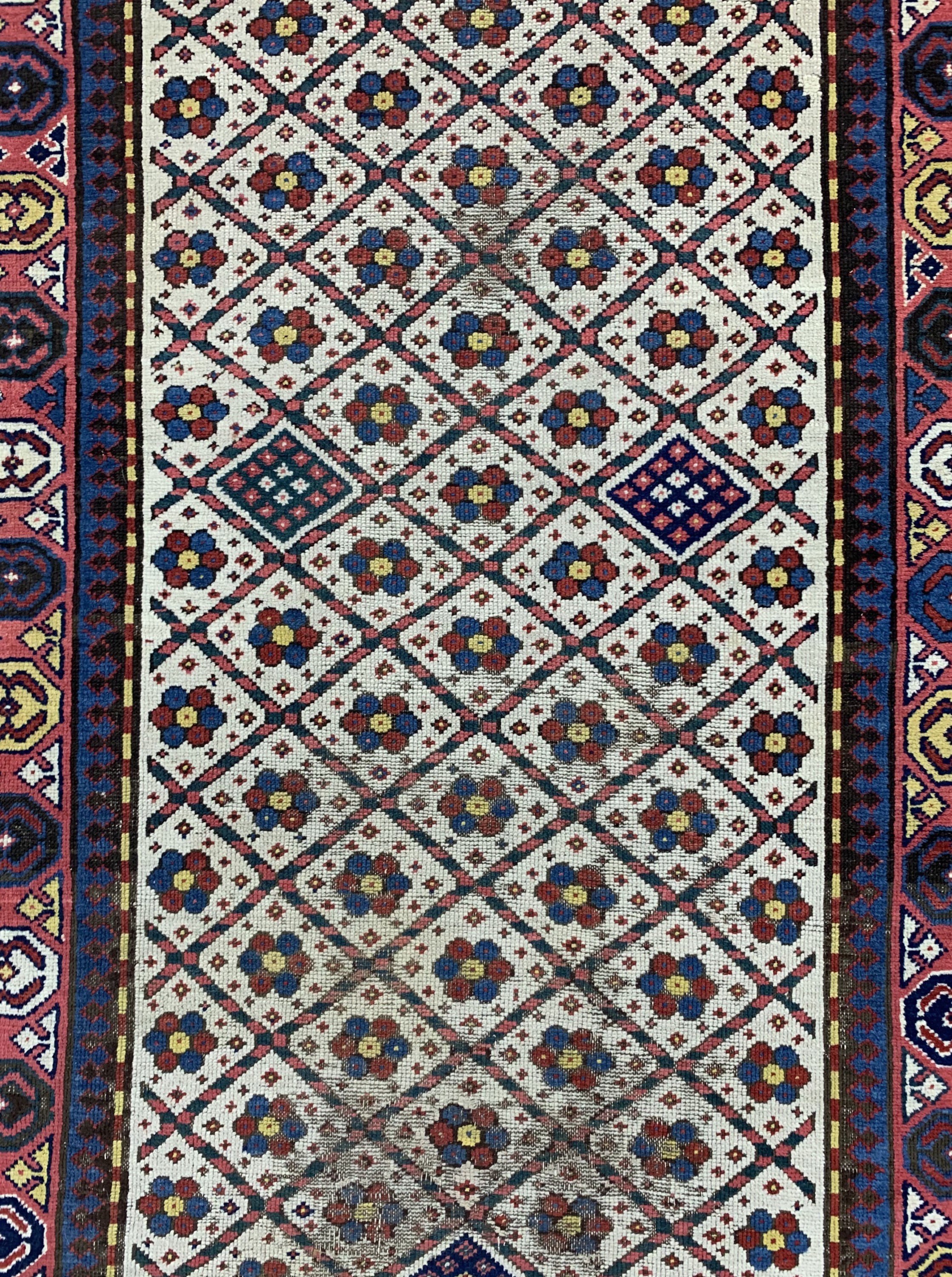 Detail b: Antiker Kazak, Kaukasus, 19.Jhd, Wolle auf Wolle, ca. 357 x 120 cm, EHZ: 4