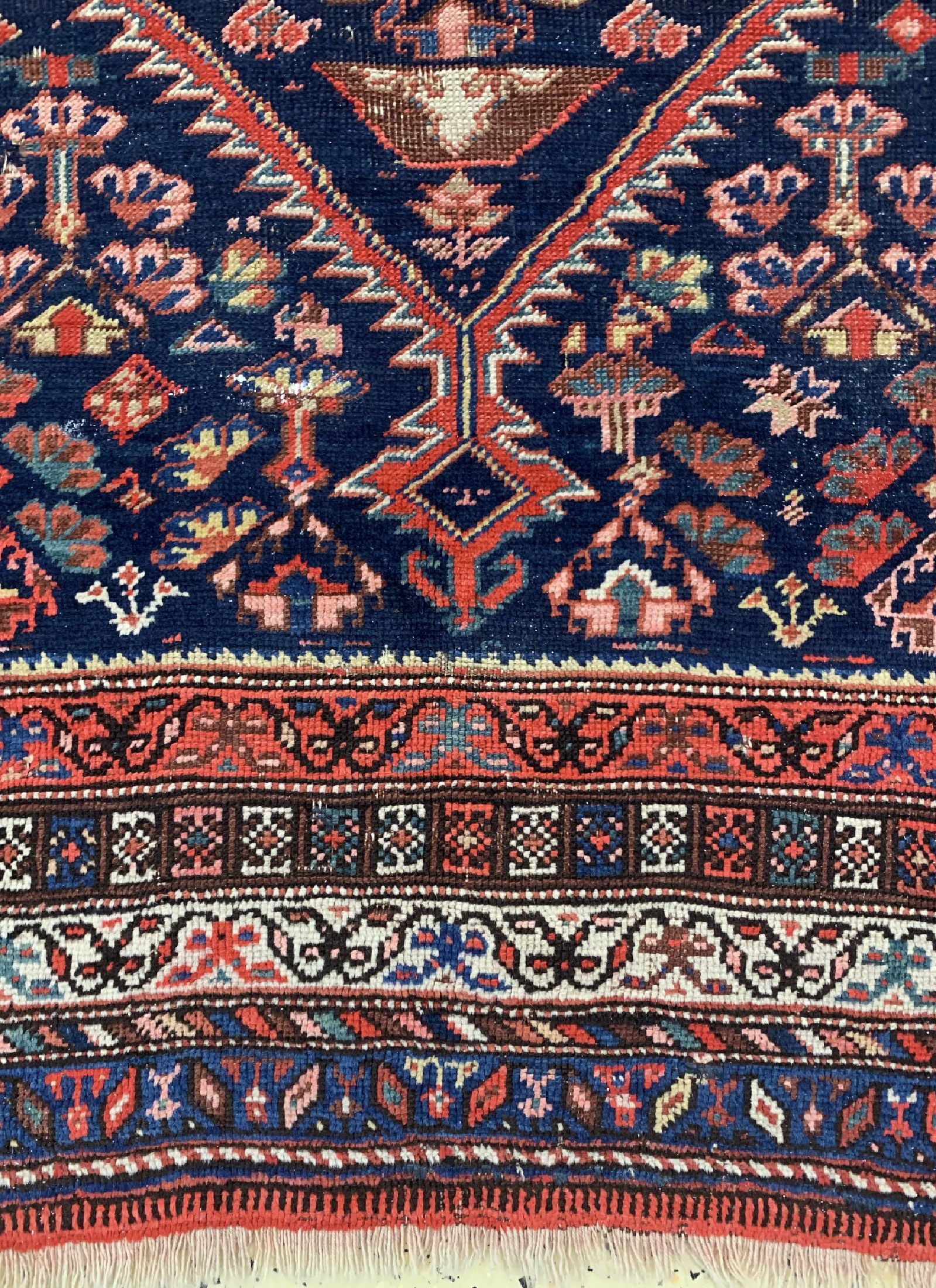 Detail b: Khamseh antik, Persien, datiert 1321(1900),Wolle auf Wolle, ca. 155 x 148 cm, EHZ: 3