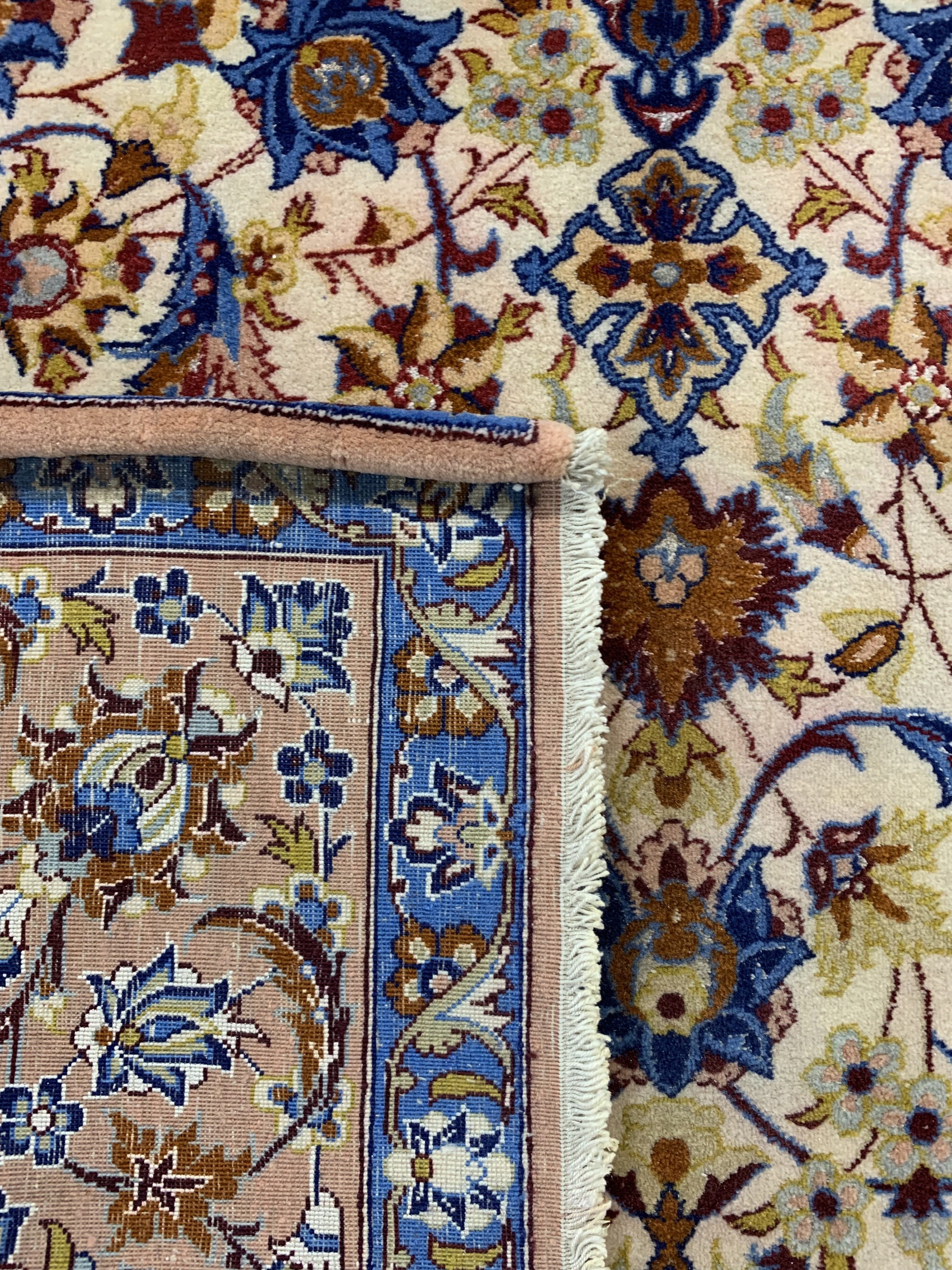 Detail e: Esfahan fein, Persien, um 1950, Korkwolle mit und auf Seide, ca. 168 x 107 cm, ca. 1,0 Mio. Kn/qm, Reinigungsbedürftig, EHZ: 2