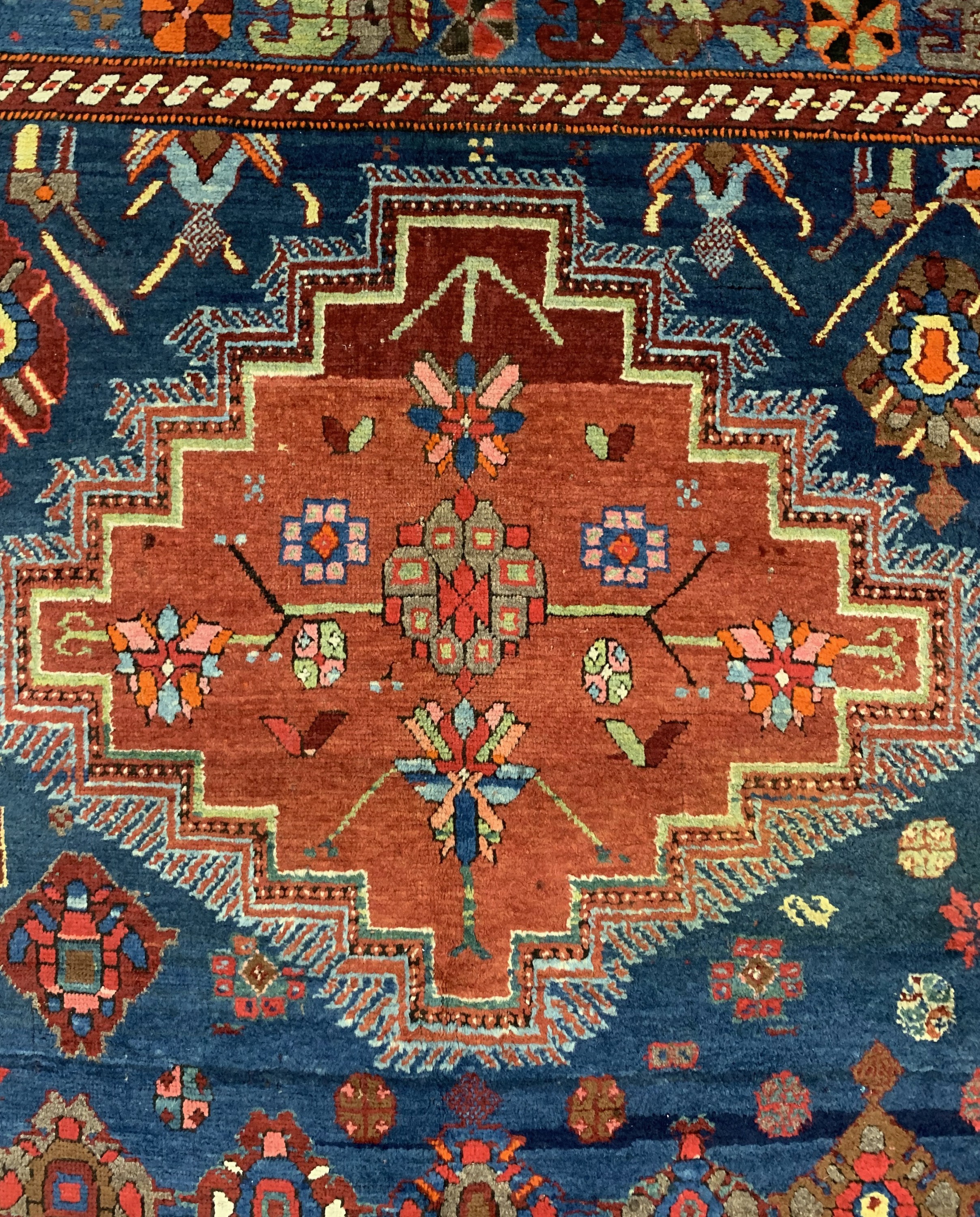 Detail d: Antiker Kazak, Kaukasus, um 1900, Wolle aufWolle, ca. 356 x 160 cm, EHZ: 3