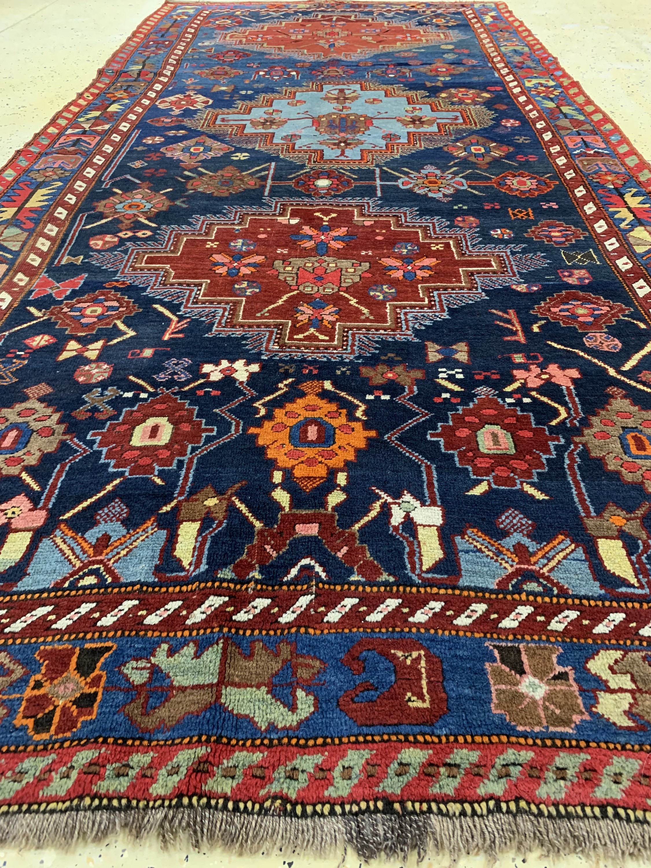 Detail e: Antiker Kazak, Kaukasus, um 1900, Wolle aufWolle, ca. 356 x 160 cm, EHZ: 3
