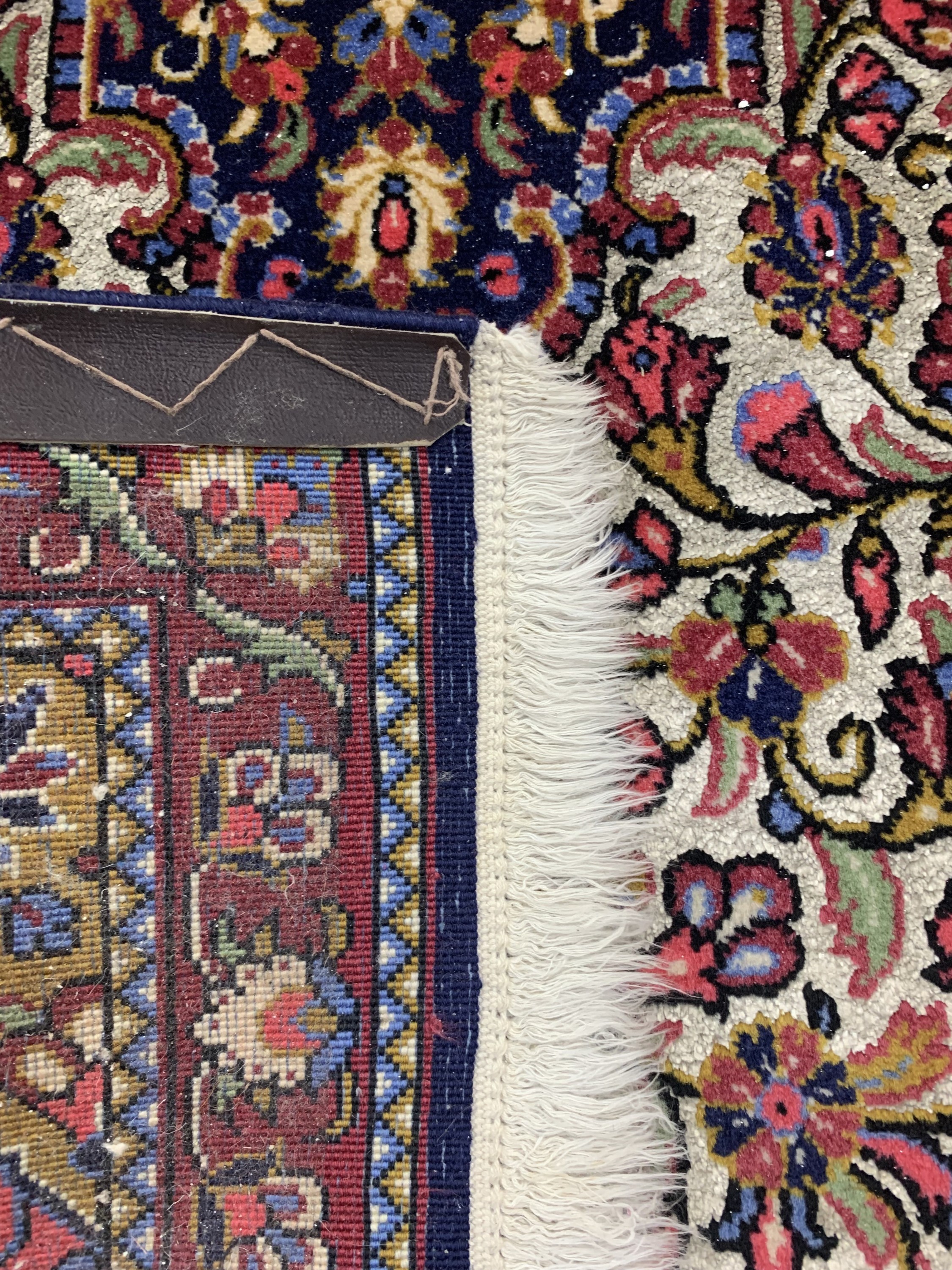Detail f: Konvolut aus Ghom Kork(Seidengrund), ca, 140 x 73 cm, Sarogh, Persien, ca. 50 Jahre, Kork wolle auf Baumwolle, ca. 136 x 72 cm, EHZ: 2
