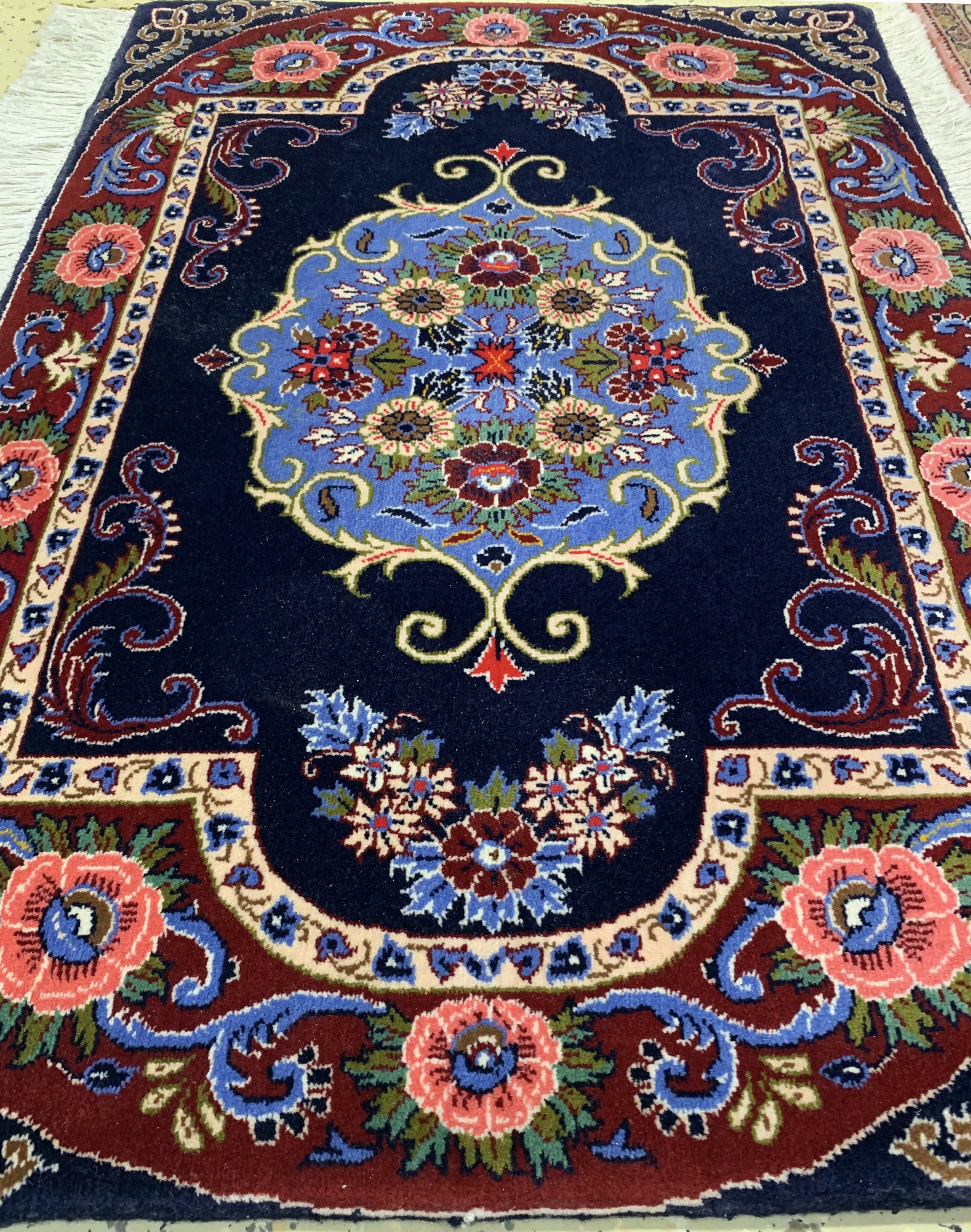 Detail b: Konvolut aus Täbriz fein, Persien, ca. 50 Jahre, Korkwolle mit Seide, ca. 121 x 80 cm, Keschan alt, Persien, Wolle auf Baumwolle, ca. 103 x 70 cm, ...