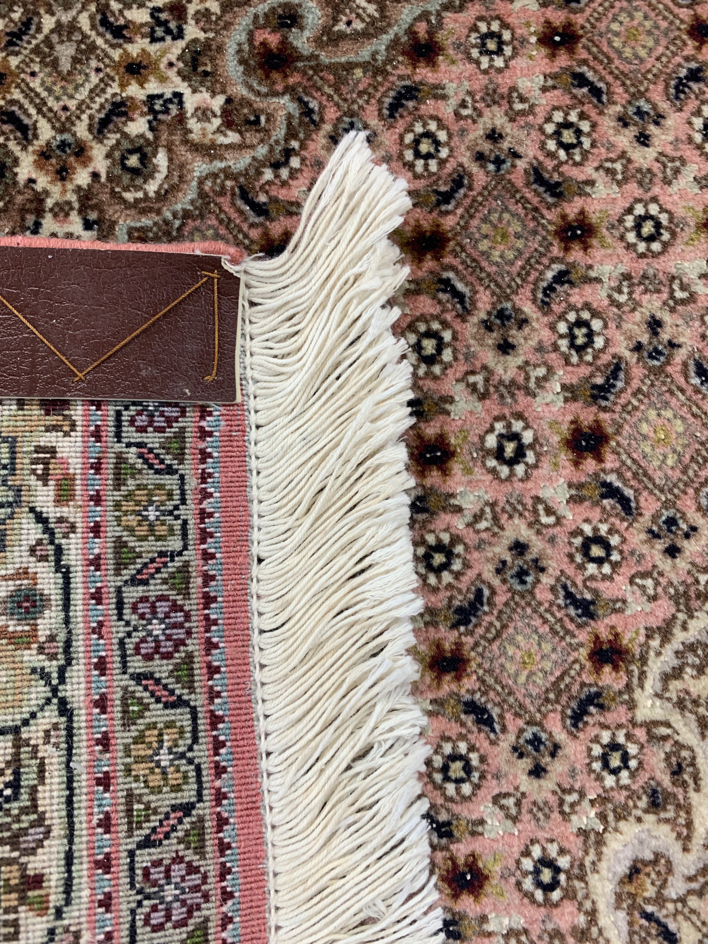 Detail f: Konvolut aus Täbriz fein, Persien, ca. 50 Jahre, Korkwolle mit Seide, ca. 121 x 80 cm, Keschan alt, Persien, Wolle auf Baumwolle, ca. 103 x 70 cm, ...