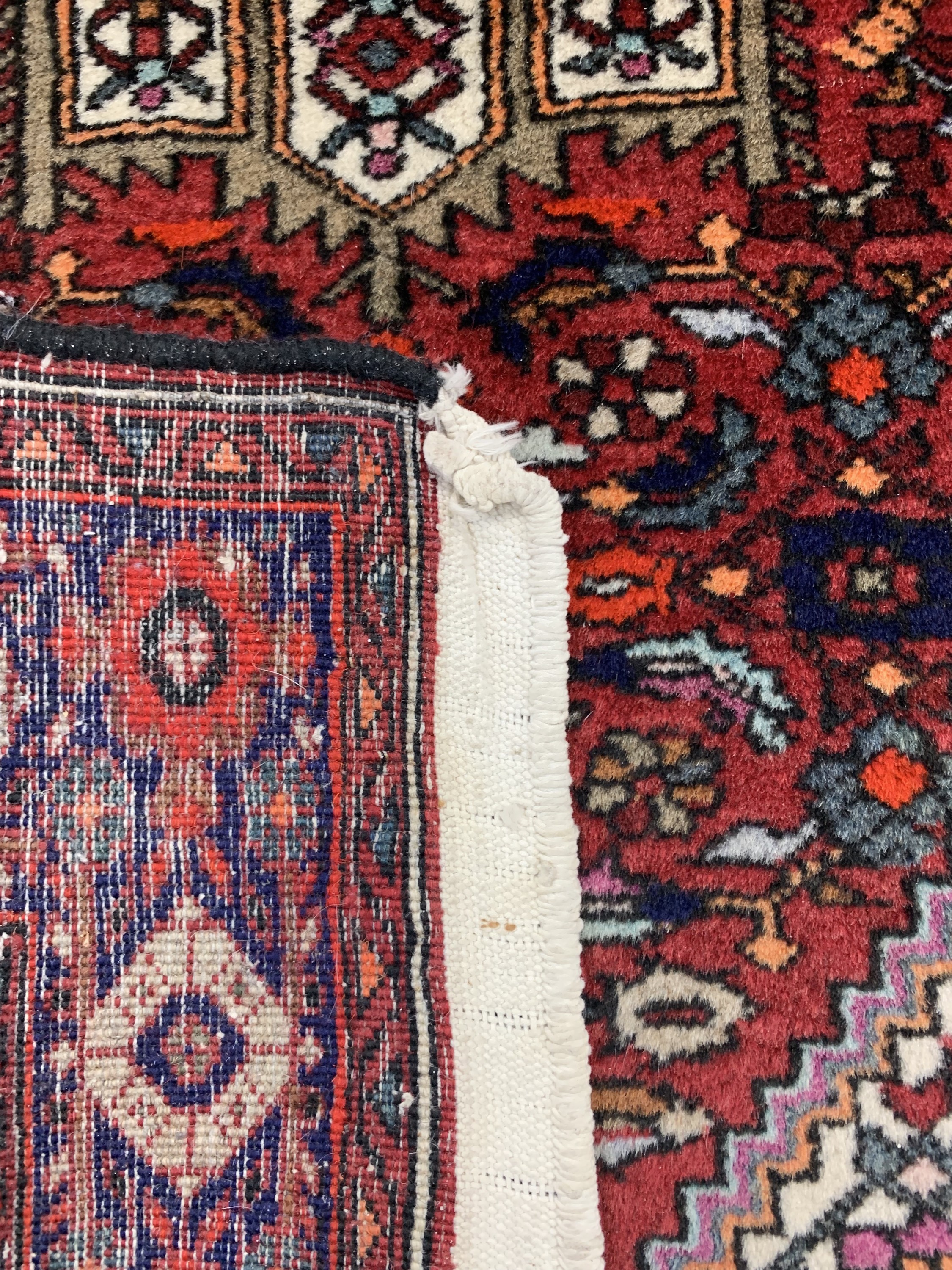Detail b: Konvolut Gholtogh & Sarogh, Persien, ca. 50Jahre, Wolle auf Baumwolle, ca. 123 x 79 cm, EHZ: 2