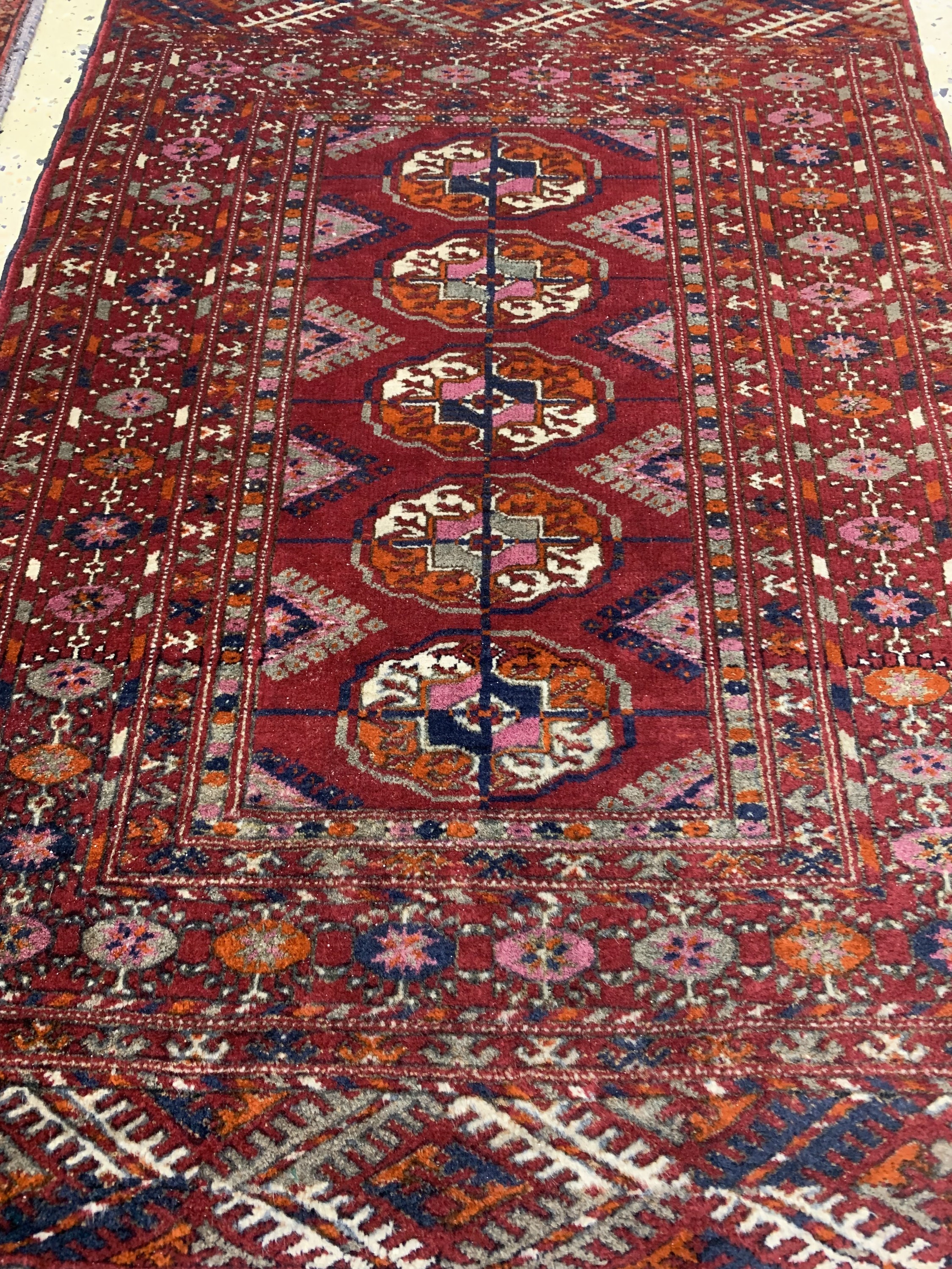 Detail e: Konvolut 4 Poschti, Seiden Mauri Afganistan, ca. 90 x 60 cm, Buchara & Eriwan, Russland, ca. 90 x 60 cm, Sumakh, Persien, ca. 90 x 60 cm, EHZ: 2