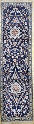 Image 26740836 - Nain, Persia, approx. 40 years, wool on cotton, approx. 284 x 78 cm, condition: 2. Rugs, Carpets & Flatweaves